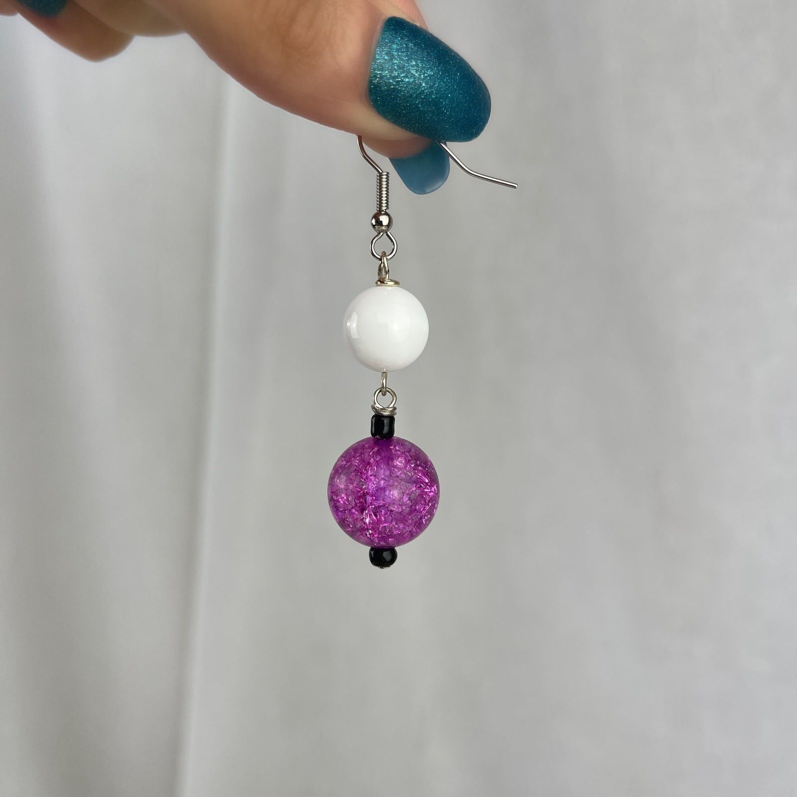 Handmade Crackle Glass Magenta Cream White Bead Earrings Handmade Size ONE SIZE - 5 Thumbnail