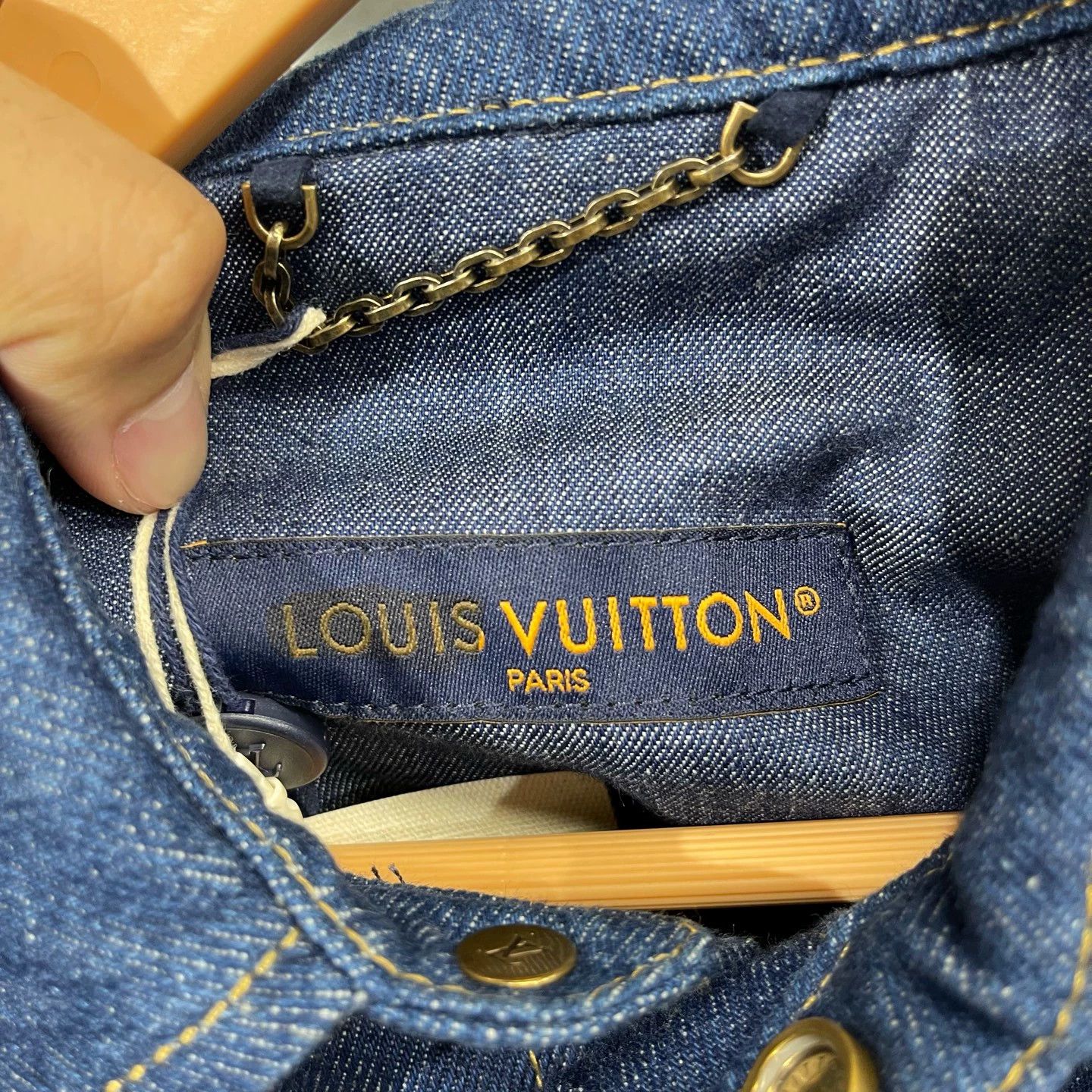 Louis Vuitton LV PW x Gold Embroidered All Over Short Sleeve Denim Shirt L Size US L / EU 52-54 / 3 - 5 Thumbnail