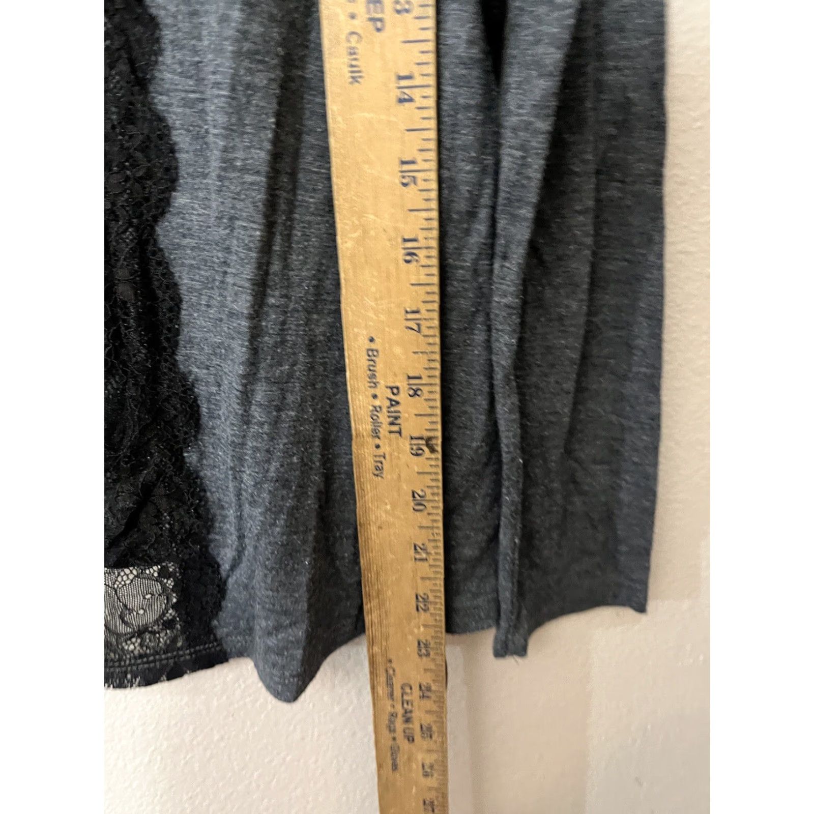 American Eagle Outfitters American Eagle Outfitters Shirt Adult Small Gray Lace Crochet Long Sleeve T-Shirt 90s Classic Womens Size S / US 4 / IT 40 - 4 Thumbnail