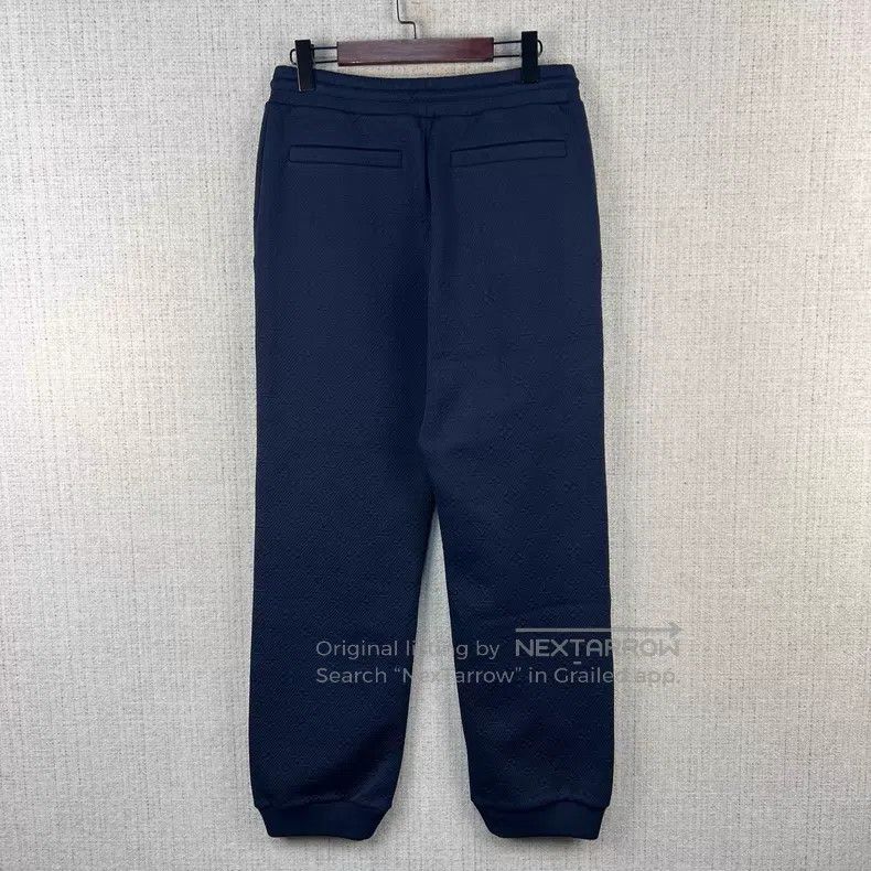 Louis Vuitton Louis Vuitton size m SS24 solid embossed presbyopic Jersey Size US 28 / EU 44 - 1 Thumbnail
