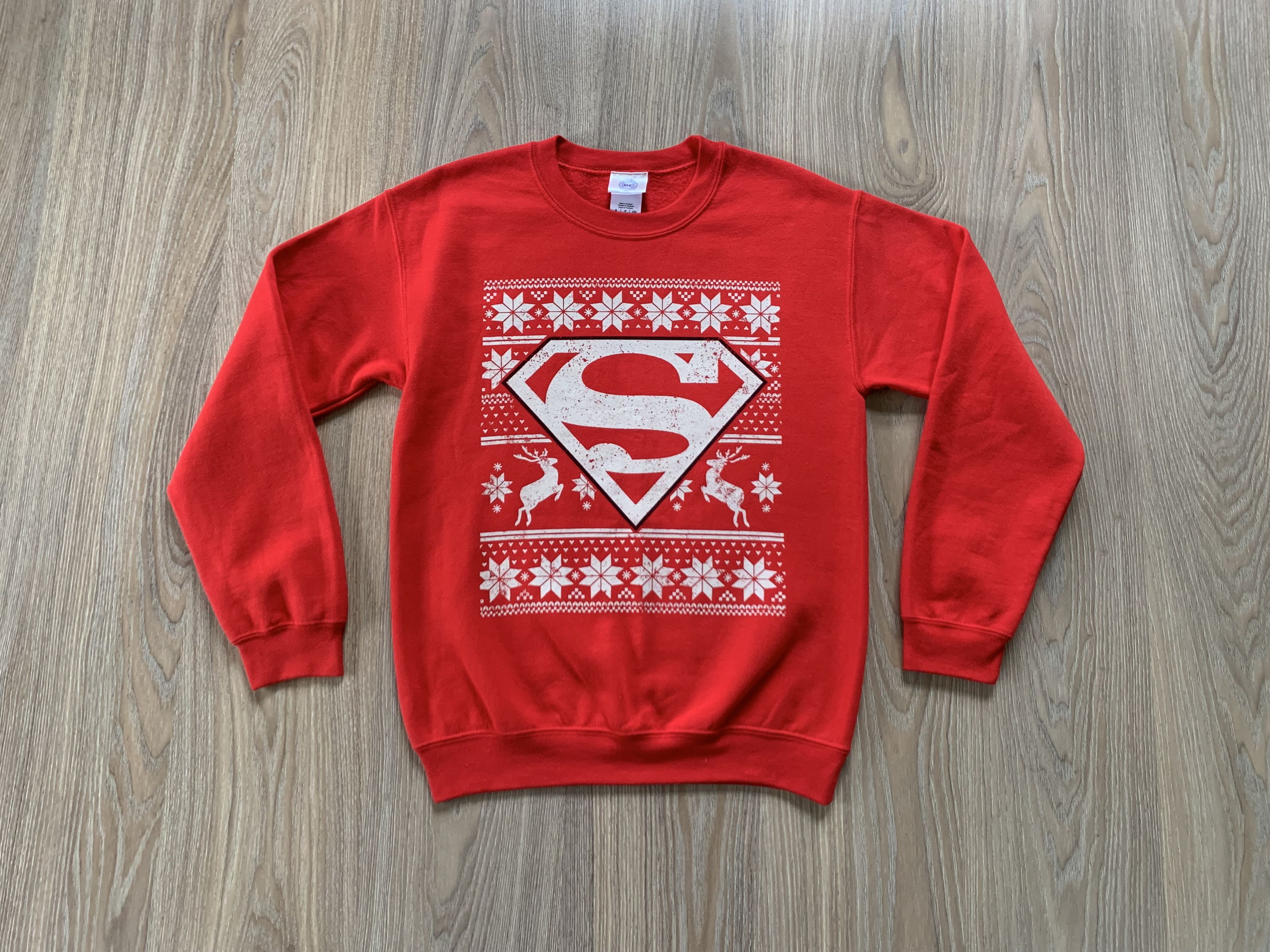 image of Vintage Dc Comics Superman Christmas Printed Sweatshirt in Red, Men's (Size Small)