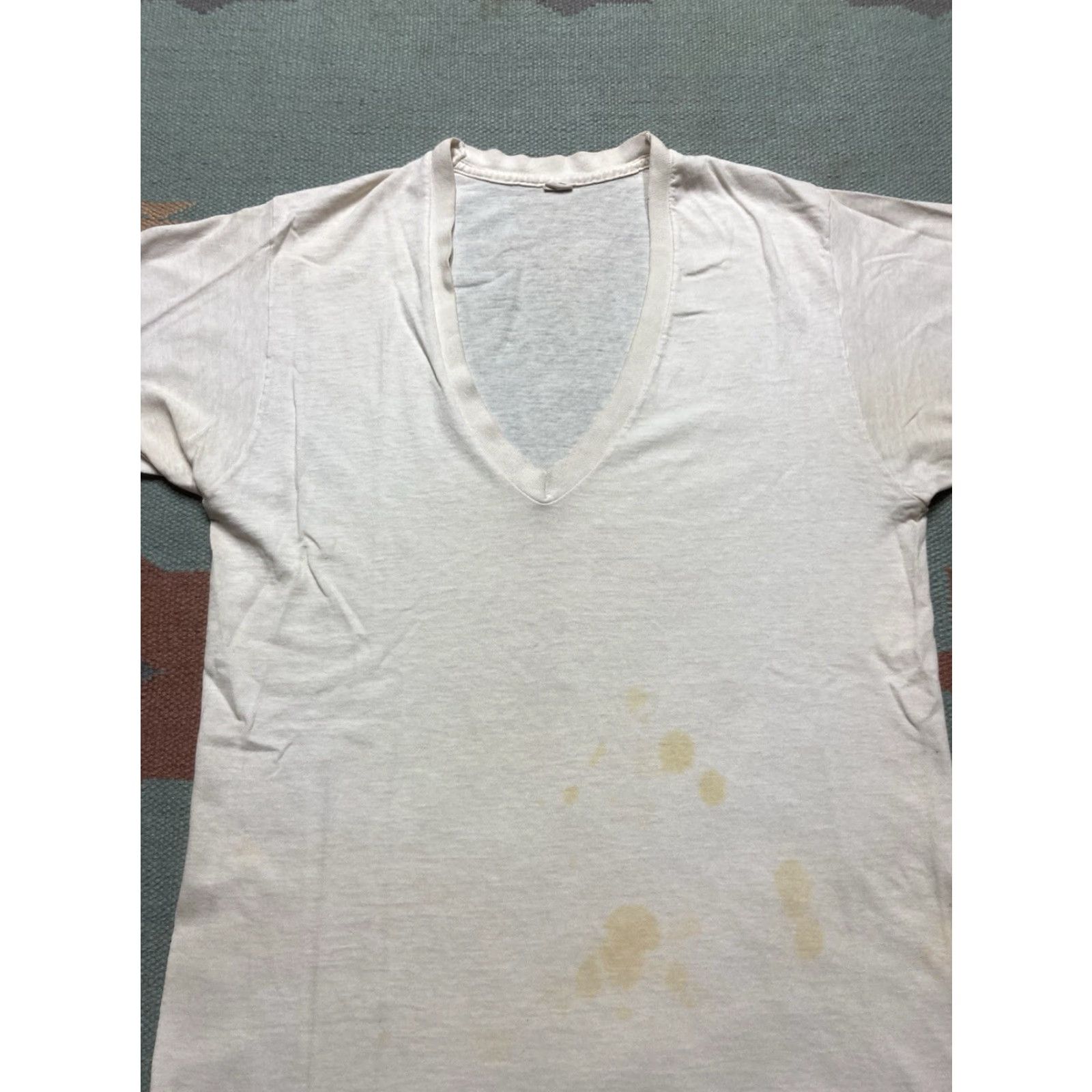 Fruit Of The Loom VINTAGE Fruit of the Loom T-Shirt Grunge V-Neck White Cotton Medium M Men Shirt Size US M / EU 48-50 / 2 - 5 Thumbnail