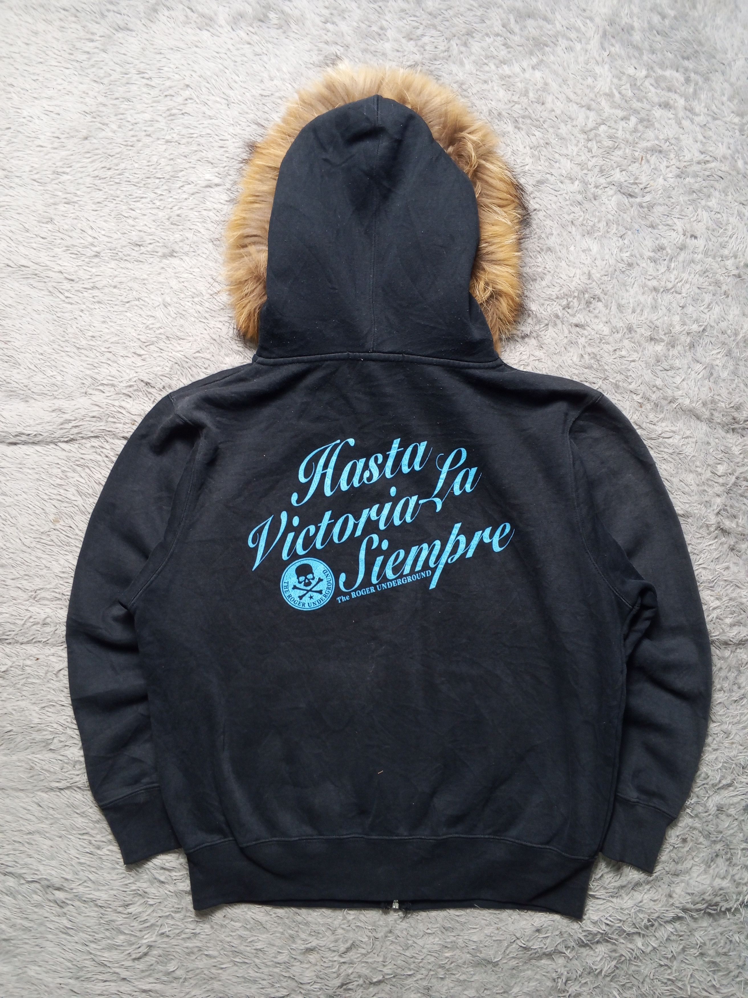 Japanese Brand Vintage Faded Roger Poem Skull Custom Cycle Faux Fur Hoodie Size US L / EU 52-54 / 3 - 1 Thumbnail