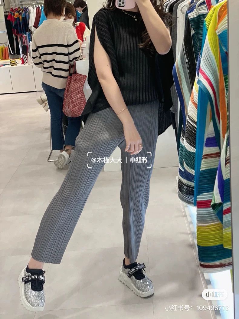 Issey Miyake Issey Miyake Dark grey pleated pants Size 26" / US 2 / IT 38 - 3 Thumbnail