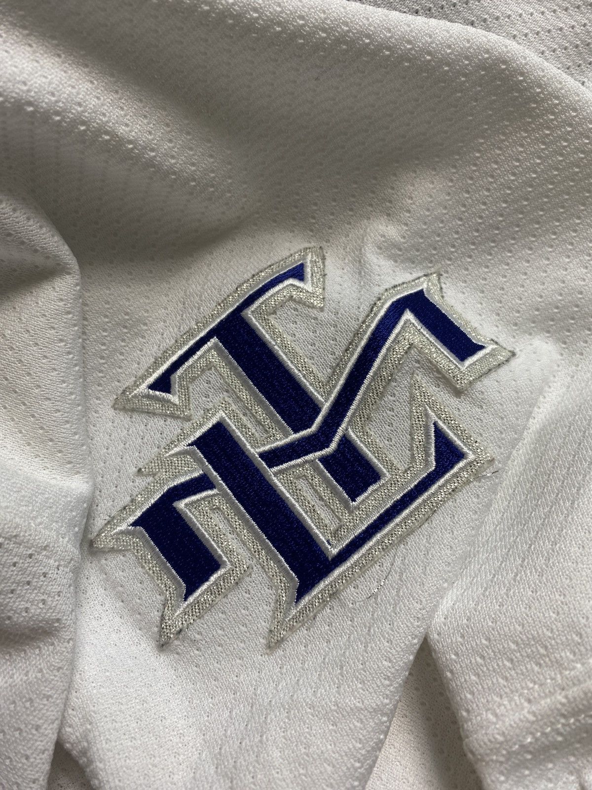 Ccm × NHL × Vintage Toronto maple leafs nhl ccm sport vintage jersey 90s white Size US L / EU 52-54 / 3 - 4 Thumbnail