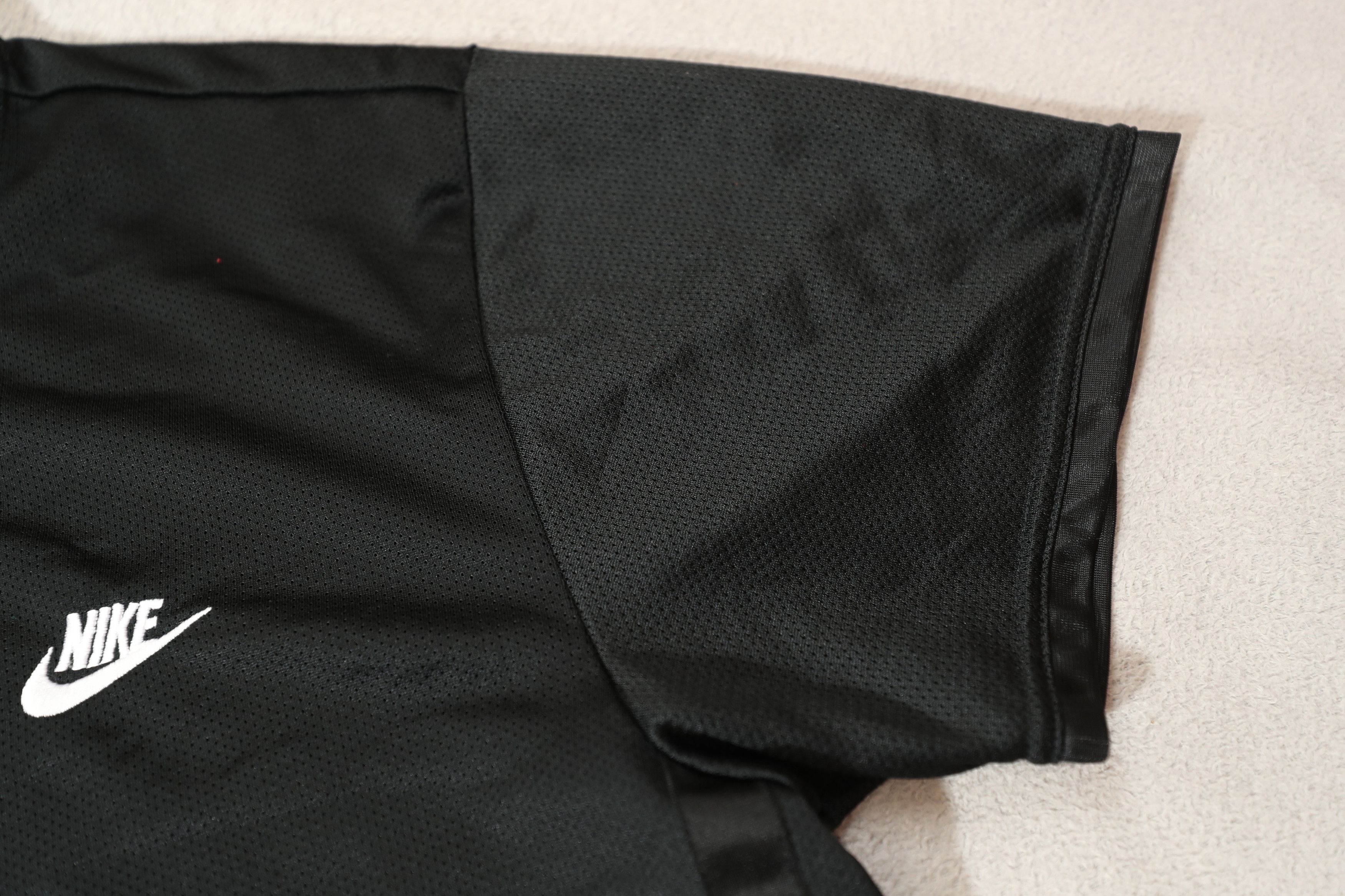 Nike Nike Black Athletic Polyester Shirt (L) Size US L / EU 52-54 / 3 - 7 Thumbnail