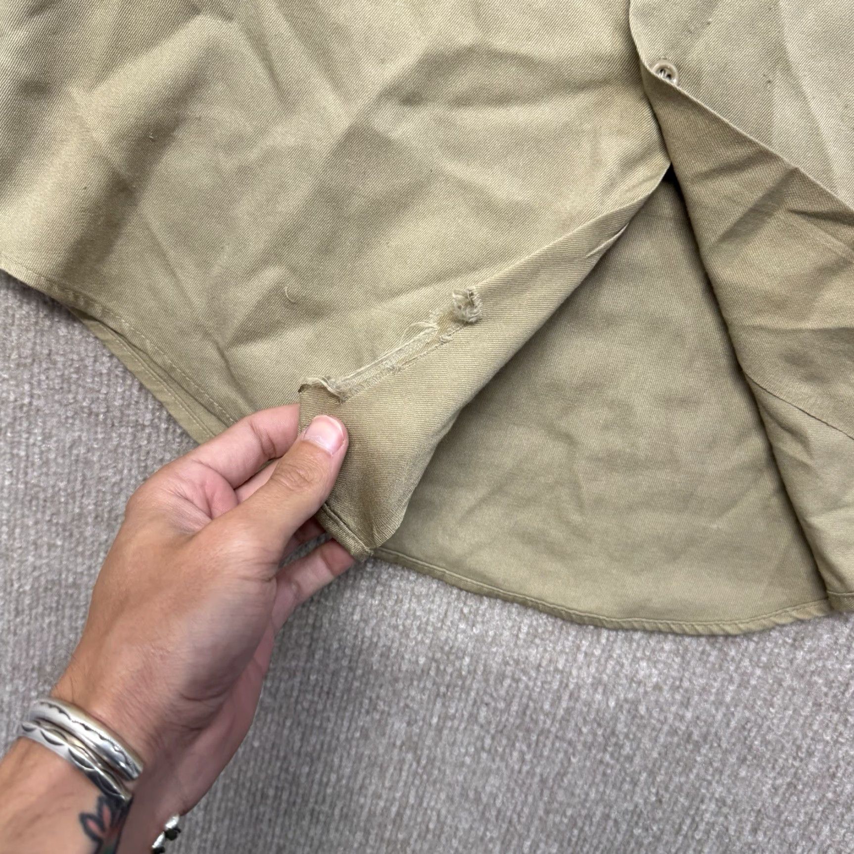 Vintage VINTAGE Big Mac Work Shirt Mens L 70s No Iron Button-Up Short Sleeve Cotton Twill Beige Distressed Size US L / EU 52-54 / 3 - 7 Thumbnail