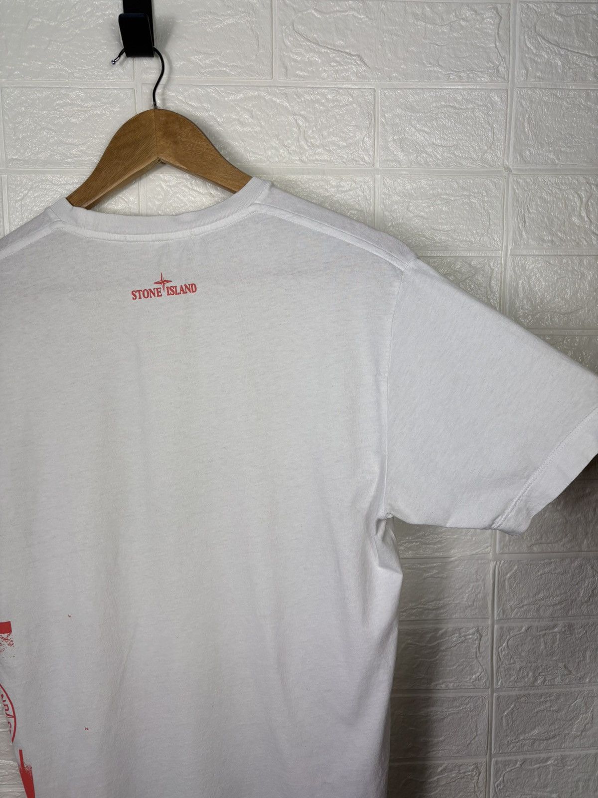 Stone Island Stone Island T-Shirt White Red Big Logo Size S Men’s Size US S / EU 44-46 / 1 - 13 Thumbnail