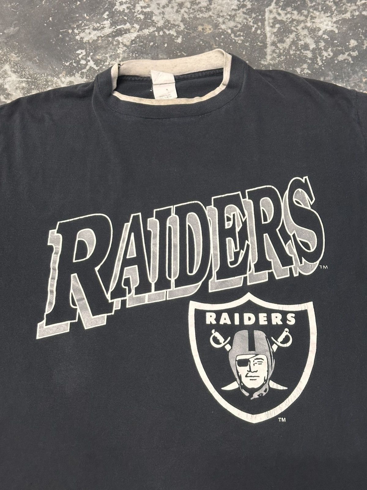 NFL × Vintage Vintage 90s Raiders T-Shirt Oakland Raiders NFL Tee Size US XL / EU 56 / 4 - 4 Thumbnail