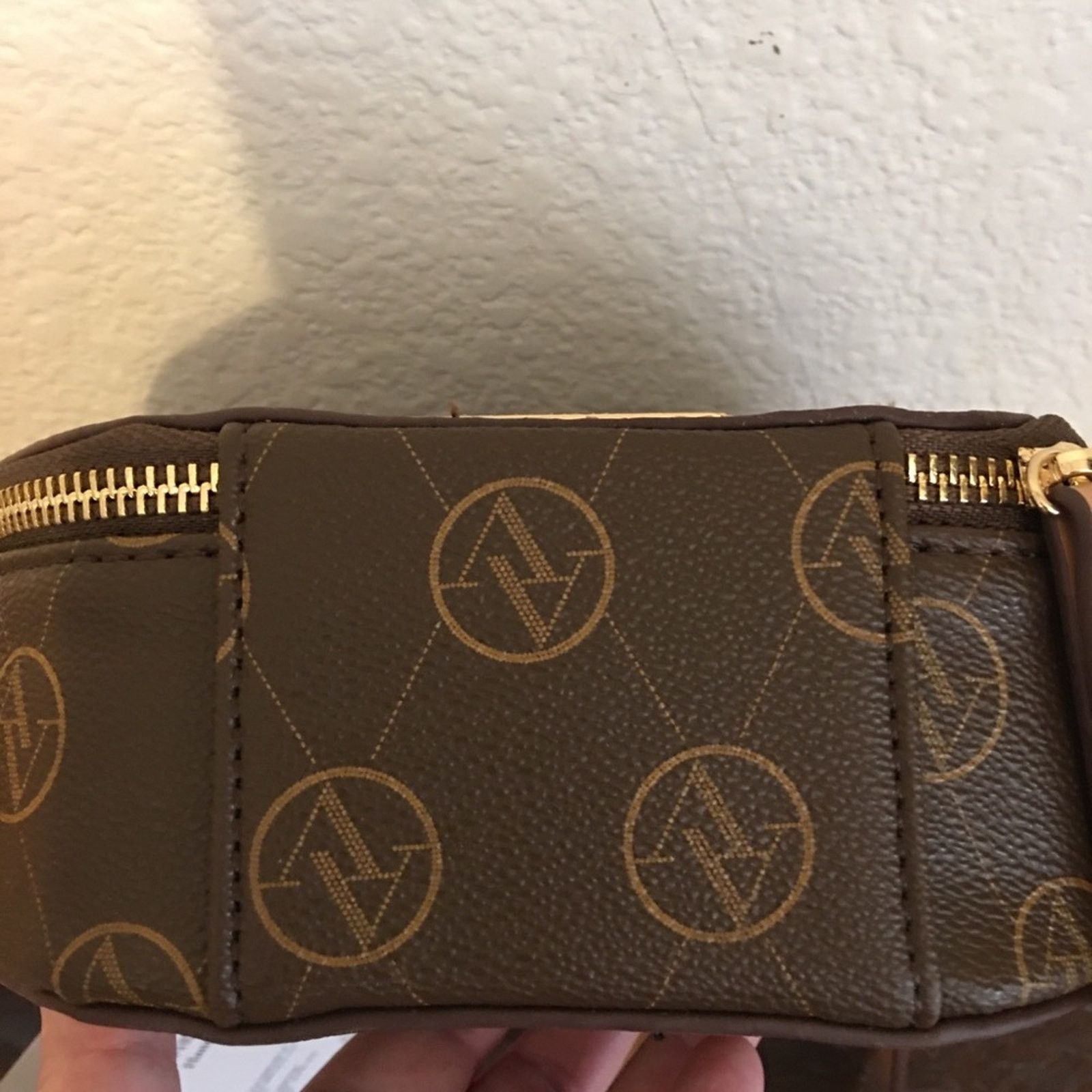 Other Adrienne Vittadini chocolate clam crossbody bag Size ONE SIZE - 9 Thumbnail