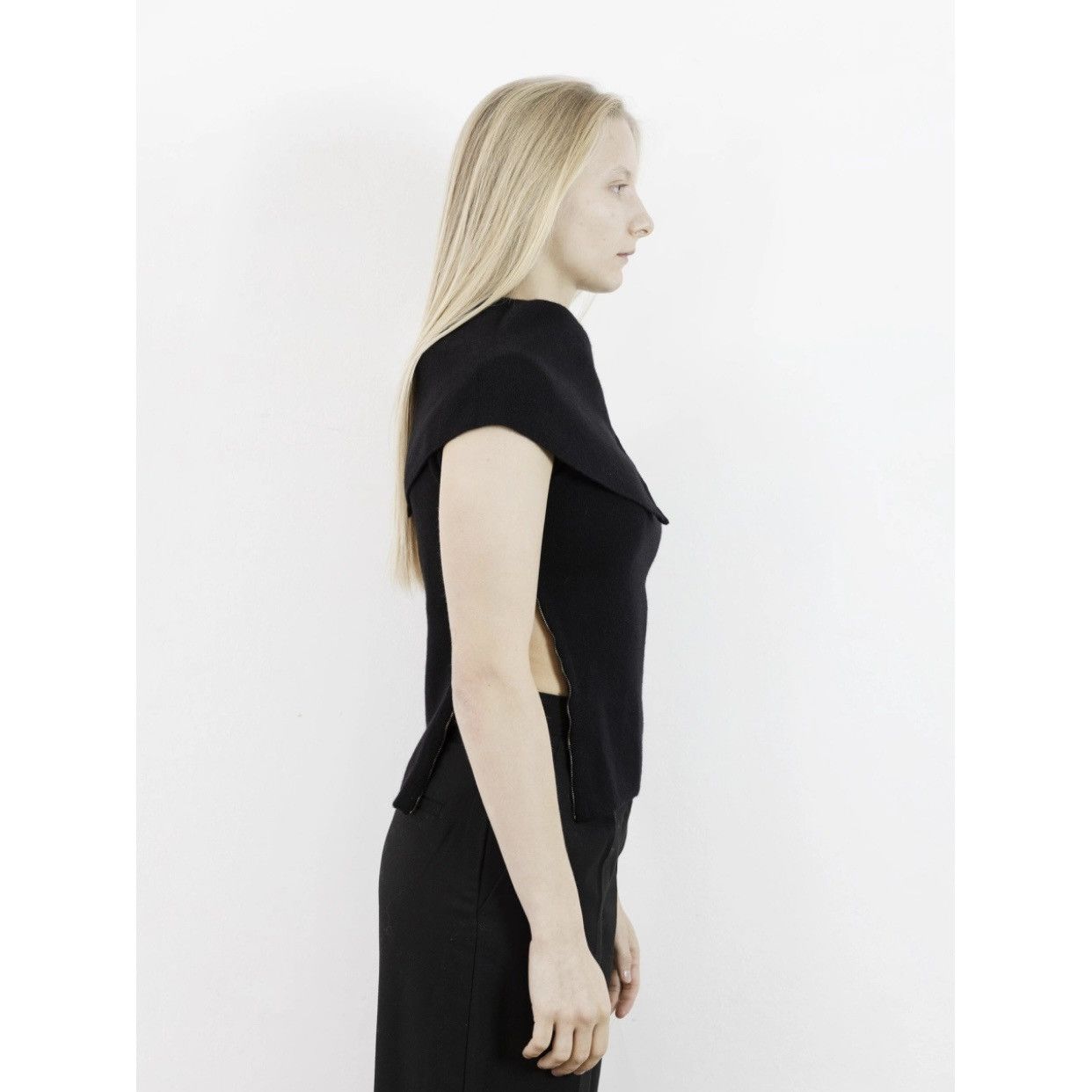 Chanel × Karl Lagerfeld Chanel sleeveless cashmere sweater zip details. Size XS / US 0-2 / IT 36-38 - 3 Thumbnail