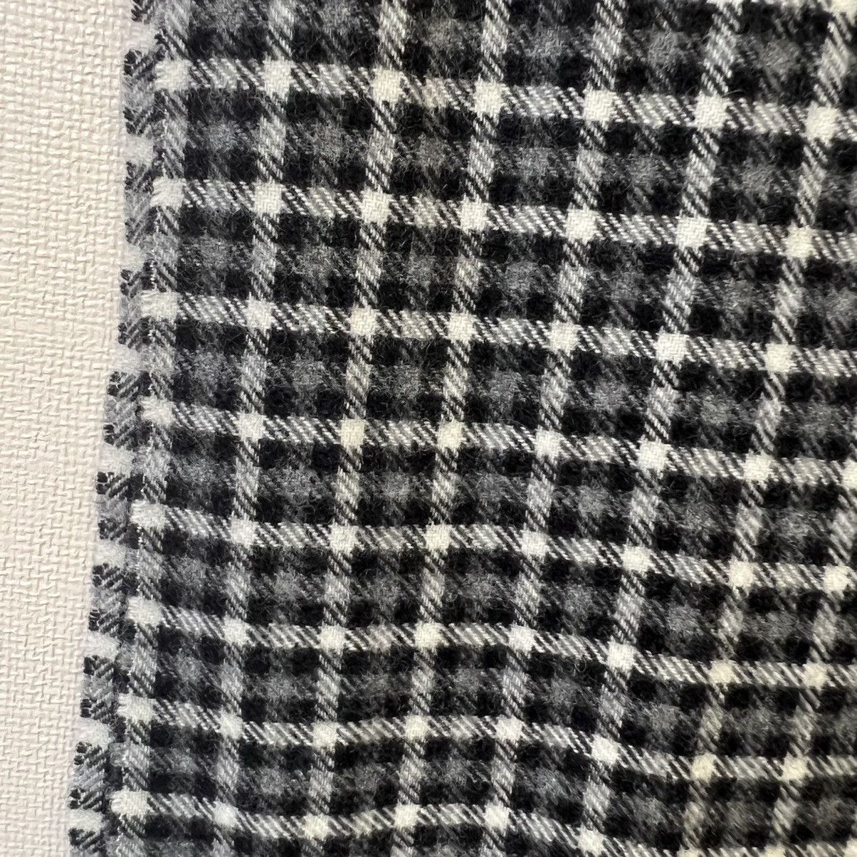 Enzo Mantovani Enzo Mantovani 100% Cashmere Black White Check Scarf Size ONE SIZE - 4 Thumbnail