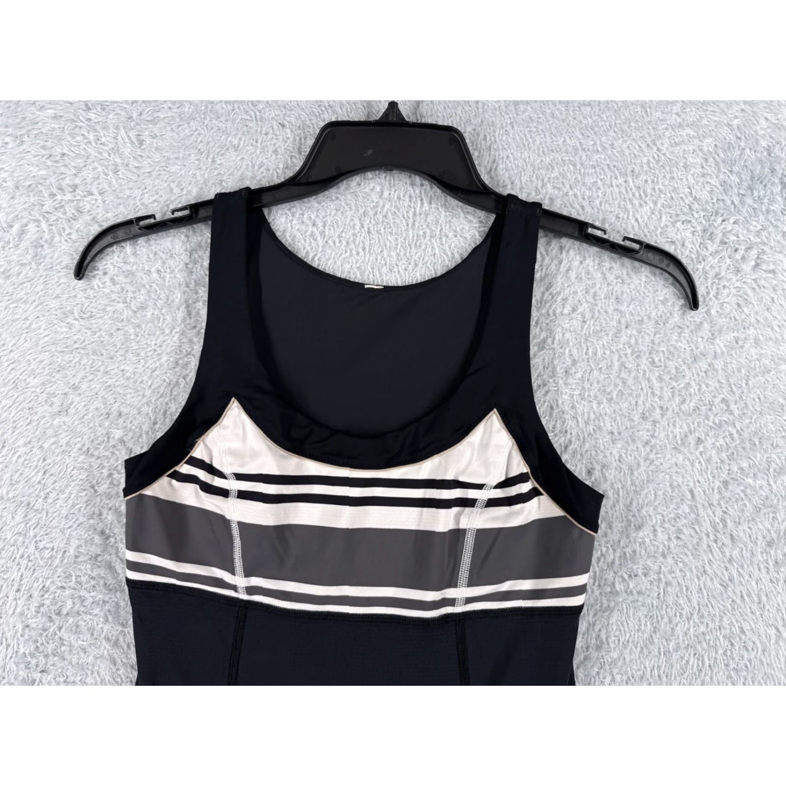 Lululemon Lululemon Shirt Women 4 Black White Run Ta Ta Topper Silverescent Running W1D10S Size S / US 4 / IT 40 - 4 Thumbnail