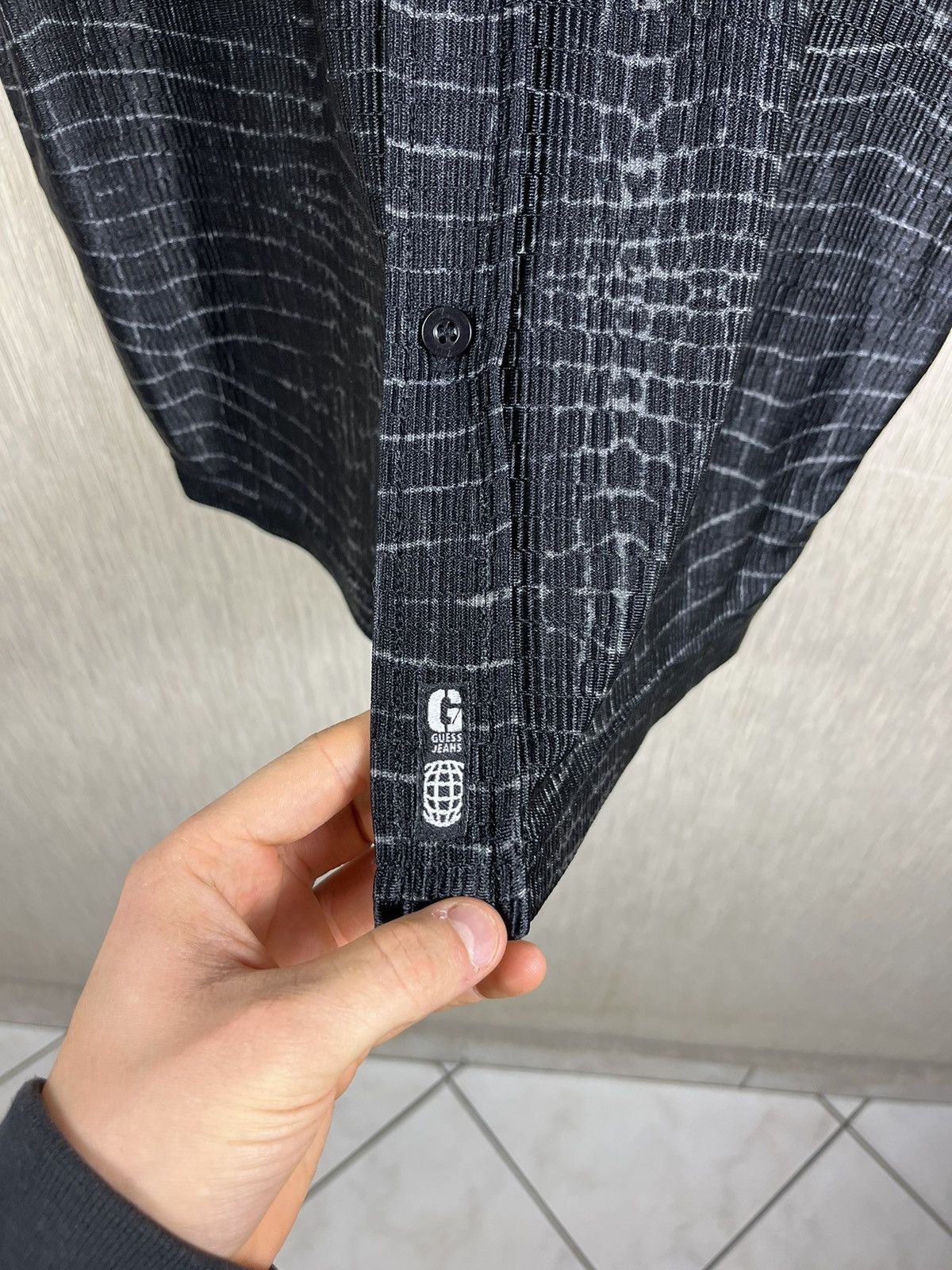 Guess × Vintage Vintage Guess USA nylon crocodile skin short sleeve shirt Size US S / EU 44-46 / 1 - 19 Thumbnail