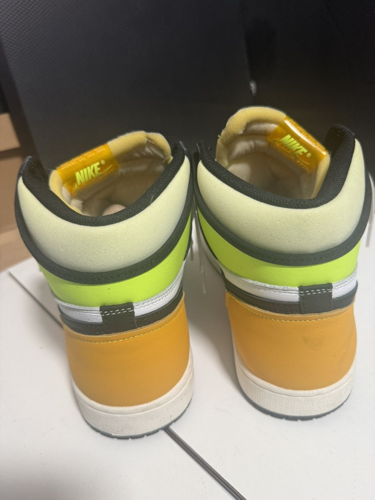 Jordan Brand Jordan 1 High - Volt Gold Size US 11.5 / EU 44-45 - 5 Thumbnail
