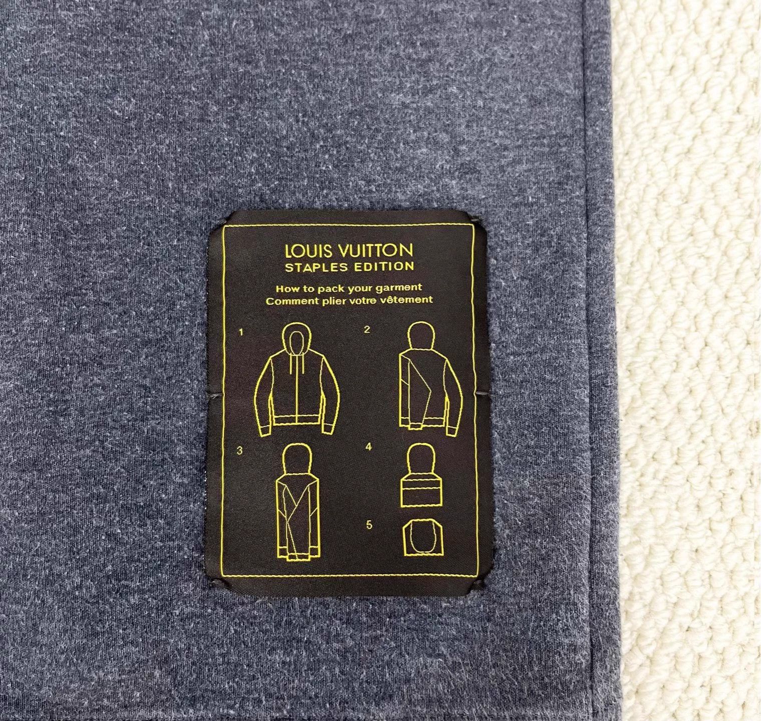 Louis Vuitton Louis Vuitton Gray Metal Pin Manual Logo Zip Hoodie S Size US S / EU 44-46 / 1 - 5 Thumbnail