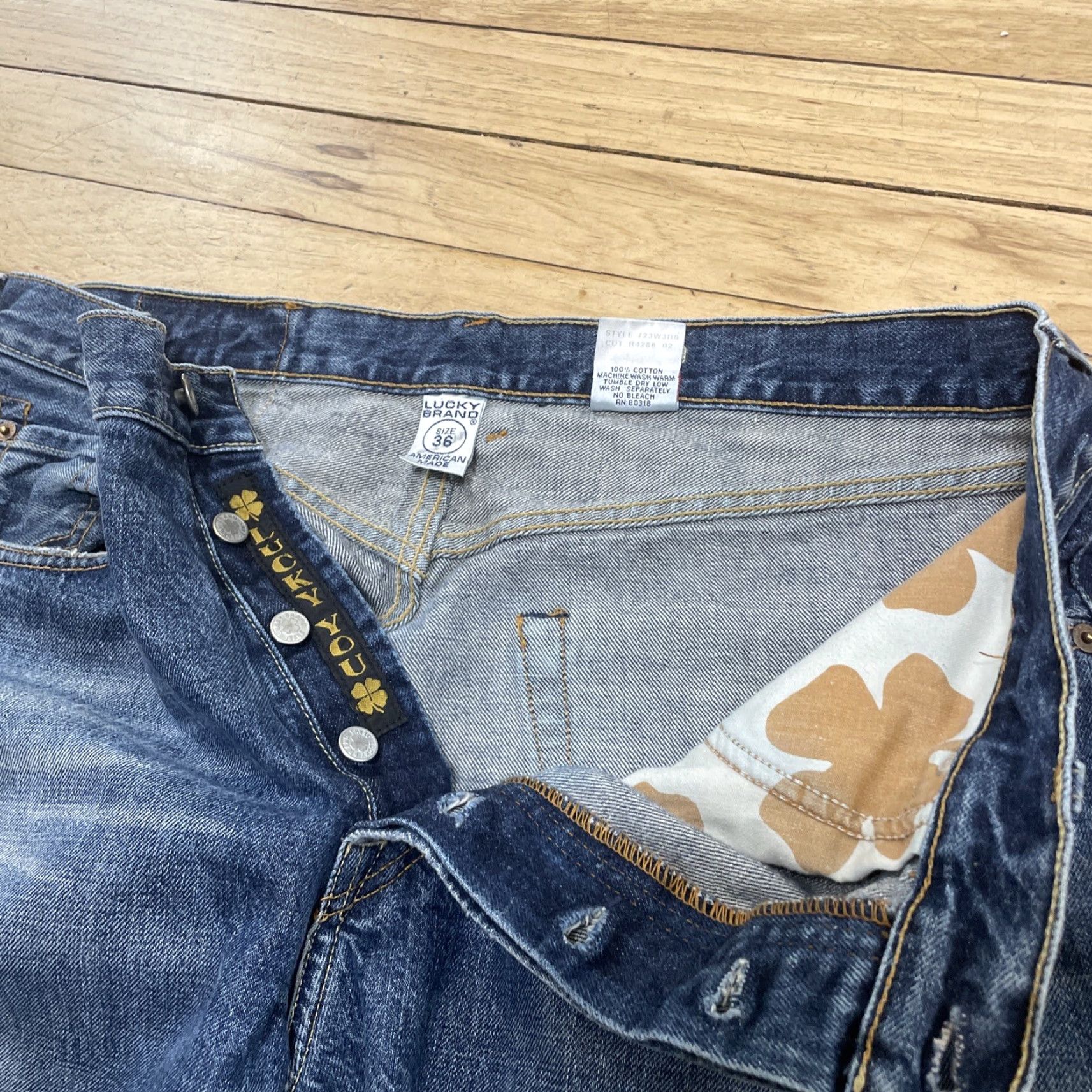 Lucky Brand VINTAGE Lucky Brand Jeans 36 X 32 Straight Rivet Fly Made USA Dungarees TV Movie Men Jeans Blue 5-Pocket Design USA Theme Y2K Streetwear Whiskers Mens Size US 36 / EU 52 - 7 Thumbnail