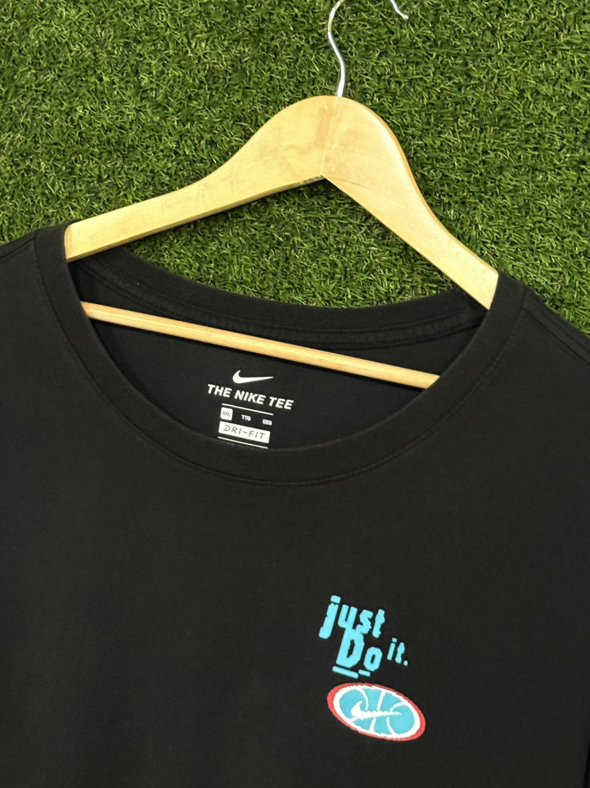 Nike Nike Black Mini Swoosh Digital Just Do It T Shirt 2XL XXL Size US XXL / EU 58 / 5 - 2 Thumbnail