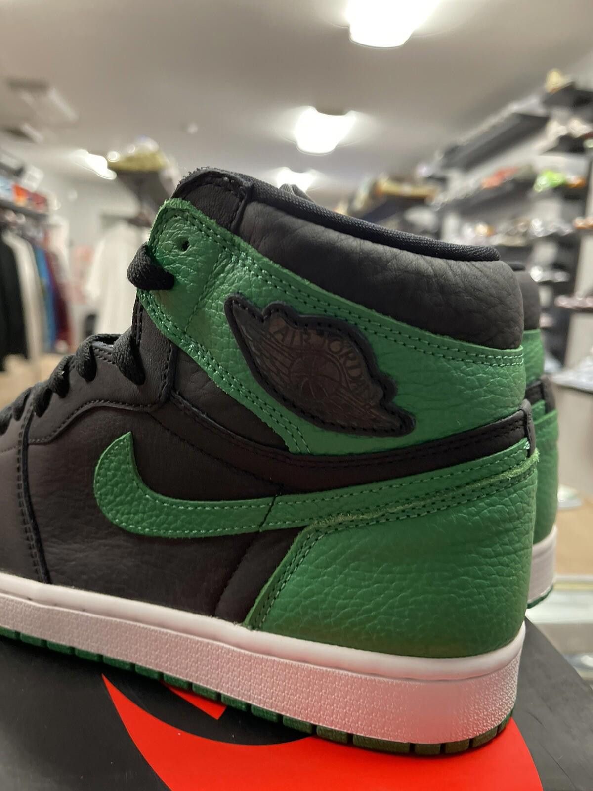 Jordan Brand Size 10.5 - Jordan 1 Retro High OG Pine Green 2.0 555088-030 Size US 10.5 / EU 43-44 - 5 Thumbnail
