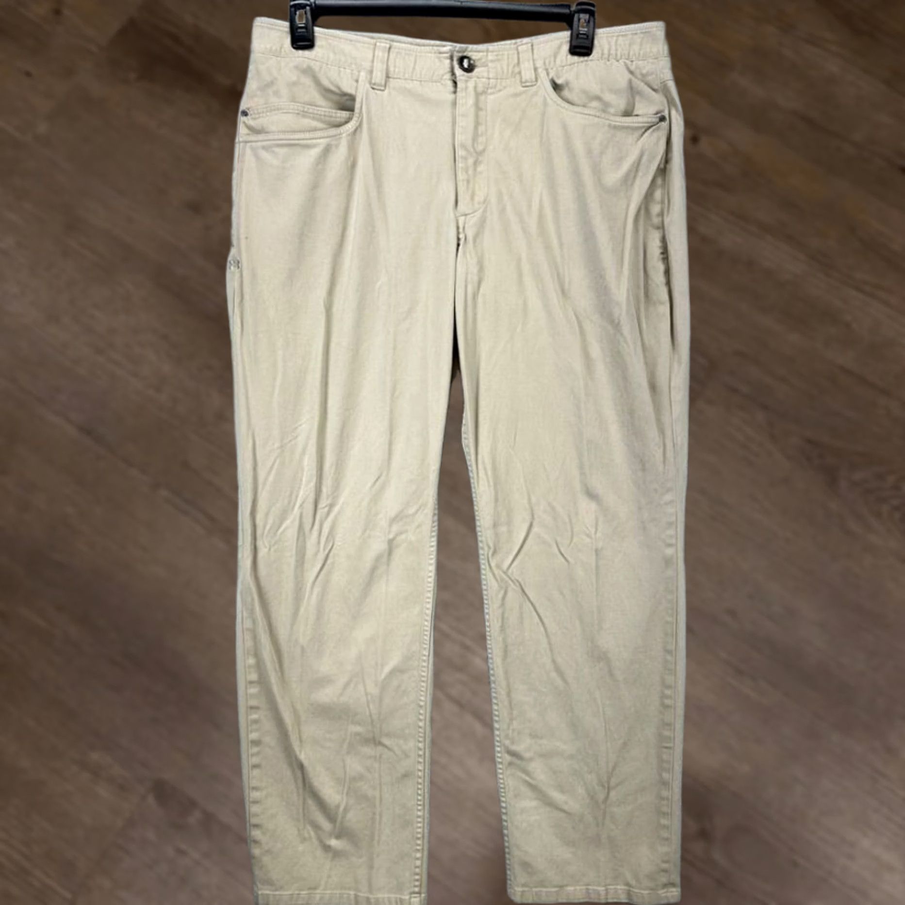 Under Armour Under Armour Pants Mens 36X30 Tan Loose Golf Khakis Chino Straight Leg Stretch Pants Mens 36X30 Tan Loose Golf Khakis Chino Straight Leg Stretch Size US 36 / EU 52 - 1 Thumbnail