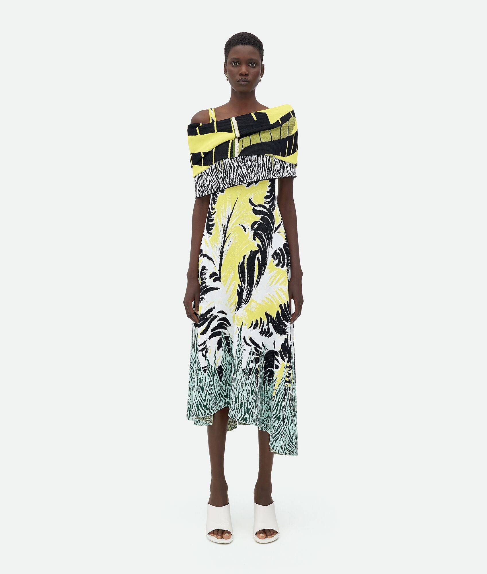 Bottega Veneta o1n1vont0325 Size: OS / Graphic Viscose Jacquard Scarf Size ONE SIZE - 1 Thumbnail
