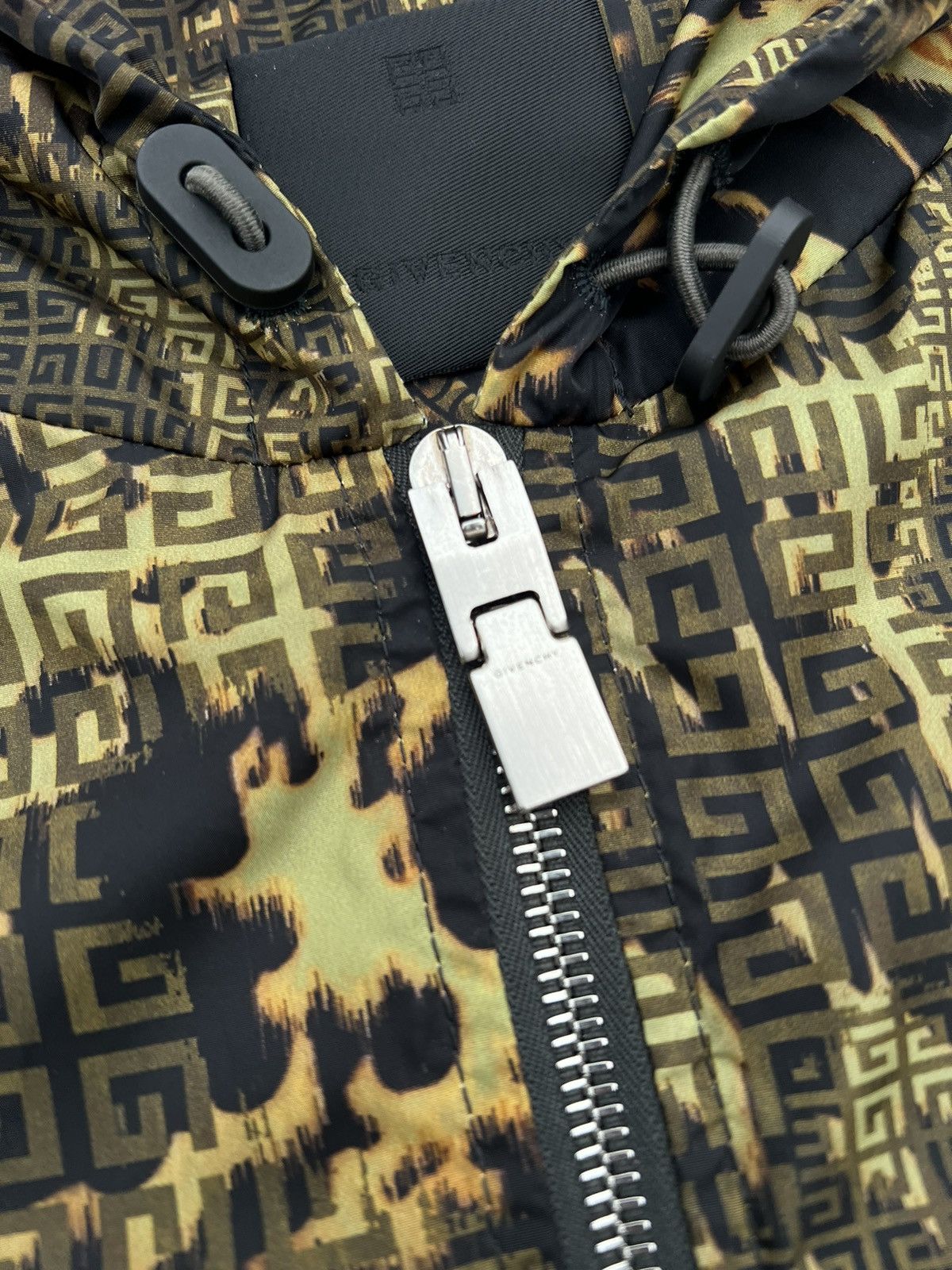 Givenchy Givenchy camouflage printed zip Size US L / EU 52-54 / 3 - 5 Thumbnail
