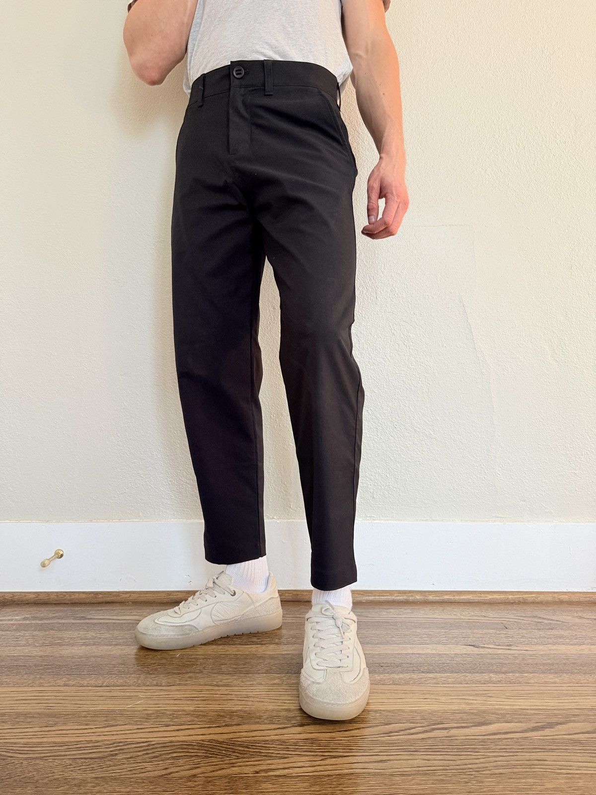 Lululemon Lululemon wide legged cropped pants black 30 Size US 30 / EU 46 - 1 Thumbnail