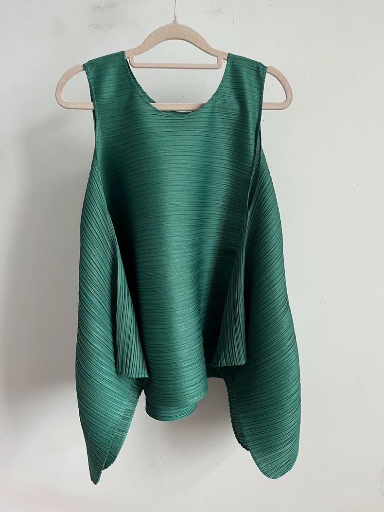 Issey Miyake Issey Miyake size:3 Dark green pleated vest Size S / US 4 / IT 40 - 1 Thumbnail