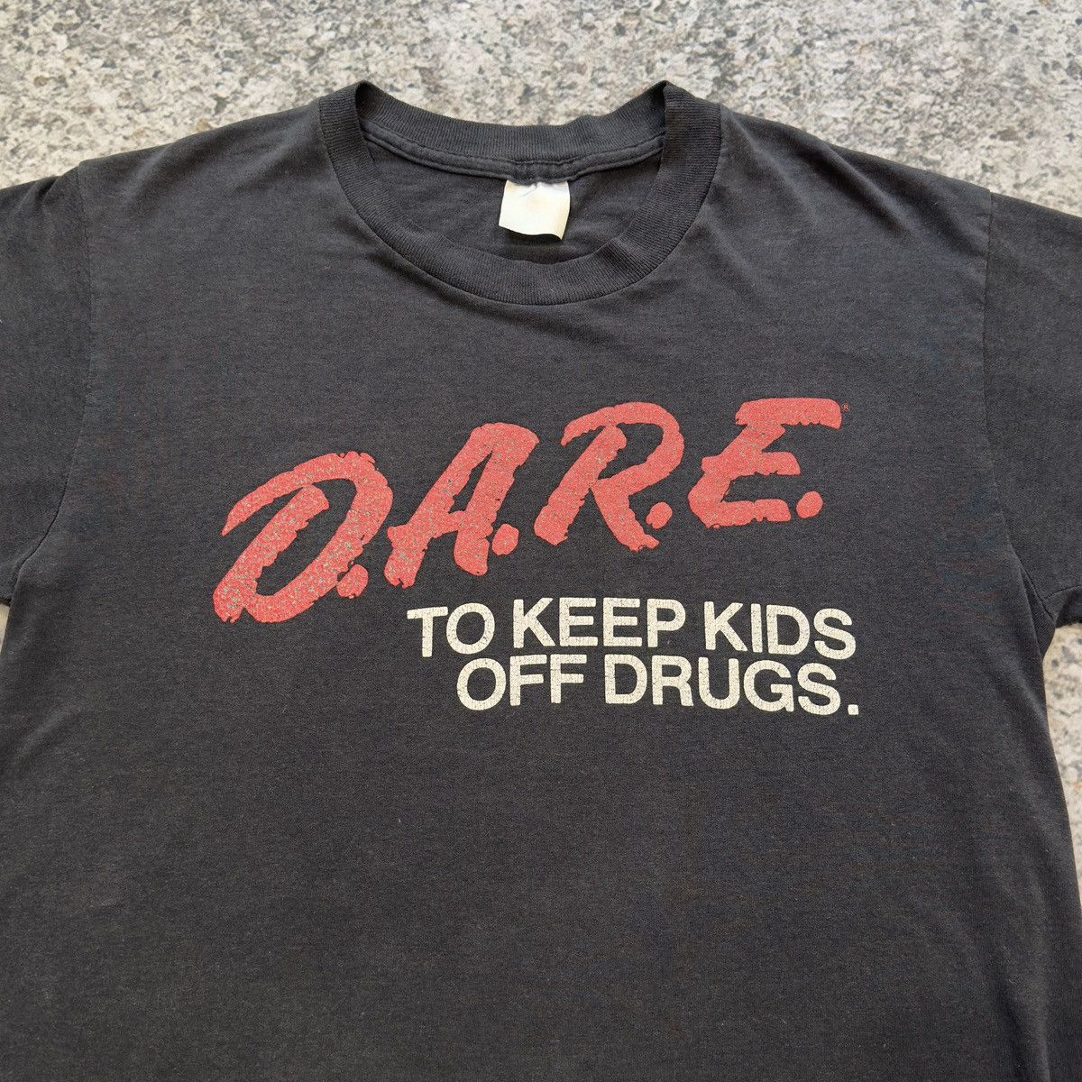 Vintage Dare Keep Kids Off Drugs Shirt Thrashed Faded ERD Grunge Size US L / EU 52-54 / 3 - 5 Thumbnail