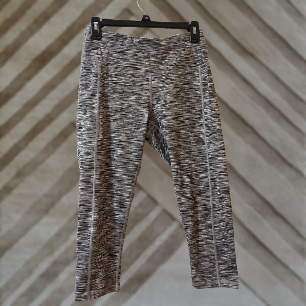 Vintage Iuga Cropped Capri Leggings Medium Pockets Elastic Waist Black Women Size M Athletic Activewear Skinny Capri Pants Size 32" / US 10 / IT 46 - 1 Thumbnail