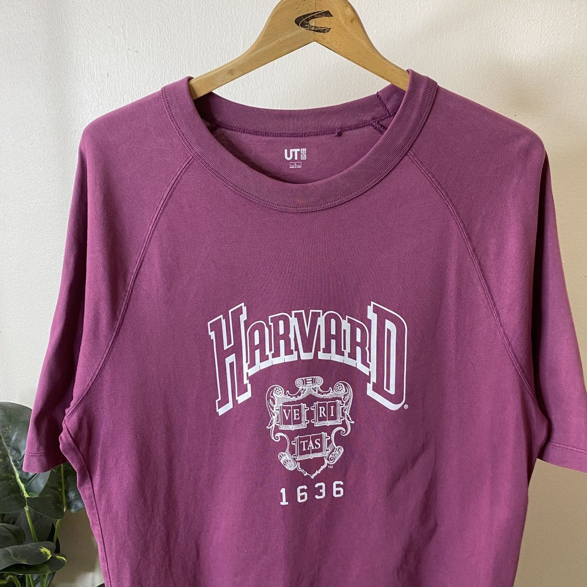 Uniqlo Uniqlo x Harvard University Collegiate Collaboration Tshirt Size US L / EU 52-54 / 3 - 2 Thumbnail