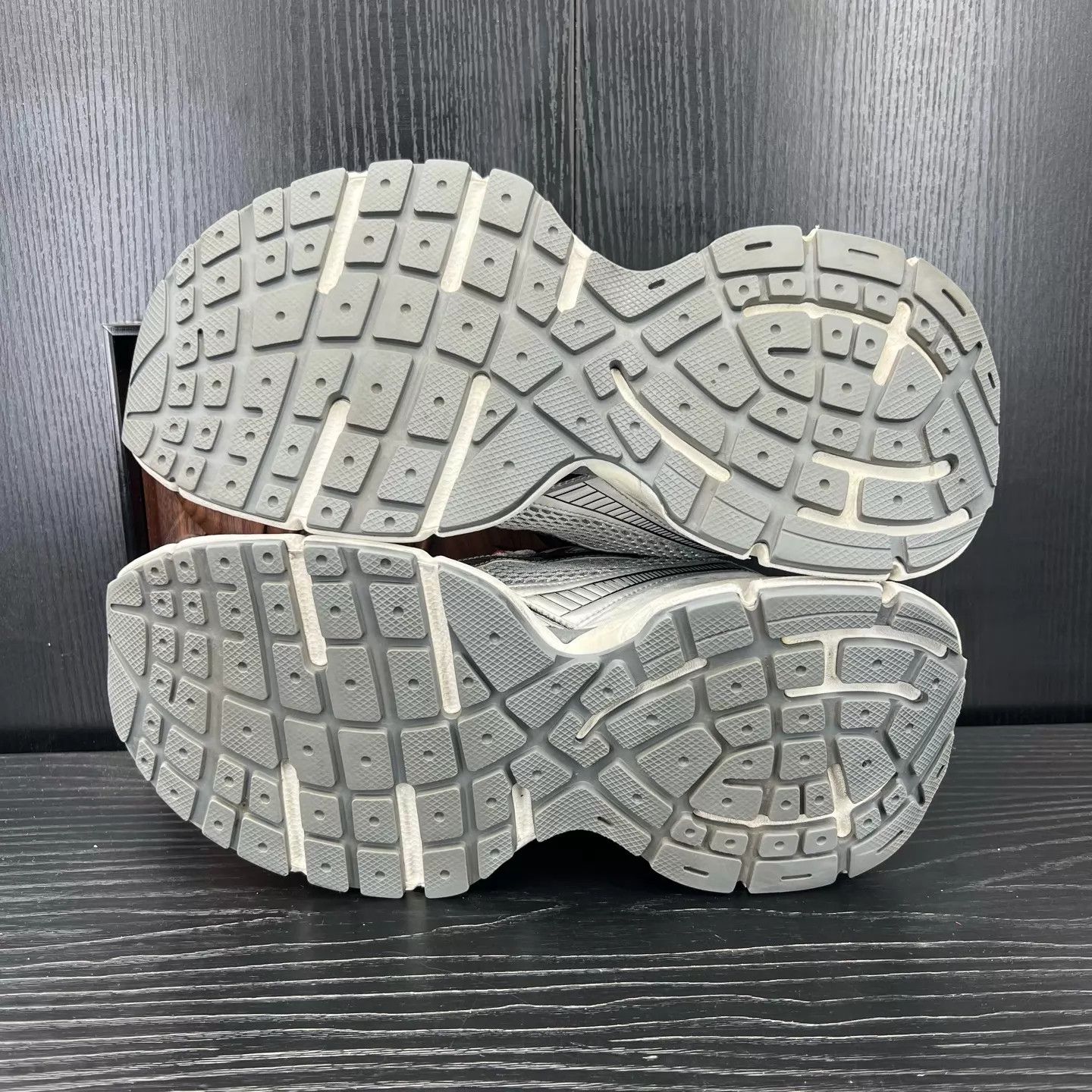 Balenciaga Balenciaga 3XL Gray 43 Near New Size US 10 / EU 43 - 8 Thumbnail