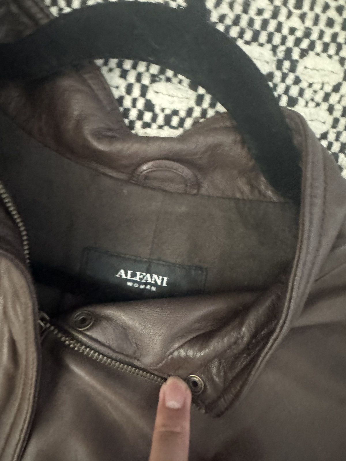 Alfani Vintage alfani womens leather jacket Size M / US 6-8 / IT 42-44 - 2 Thumbnail