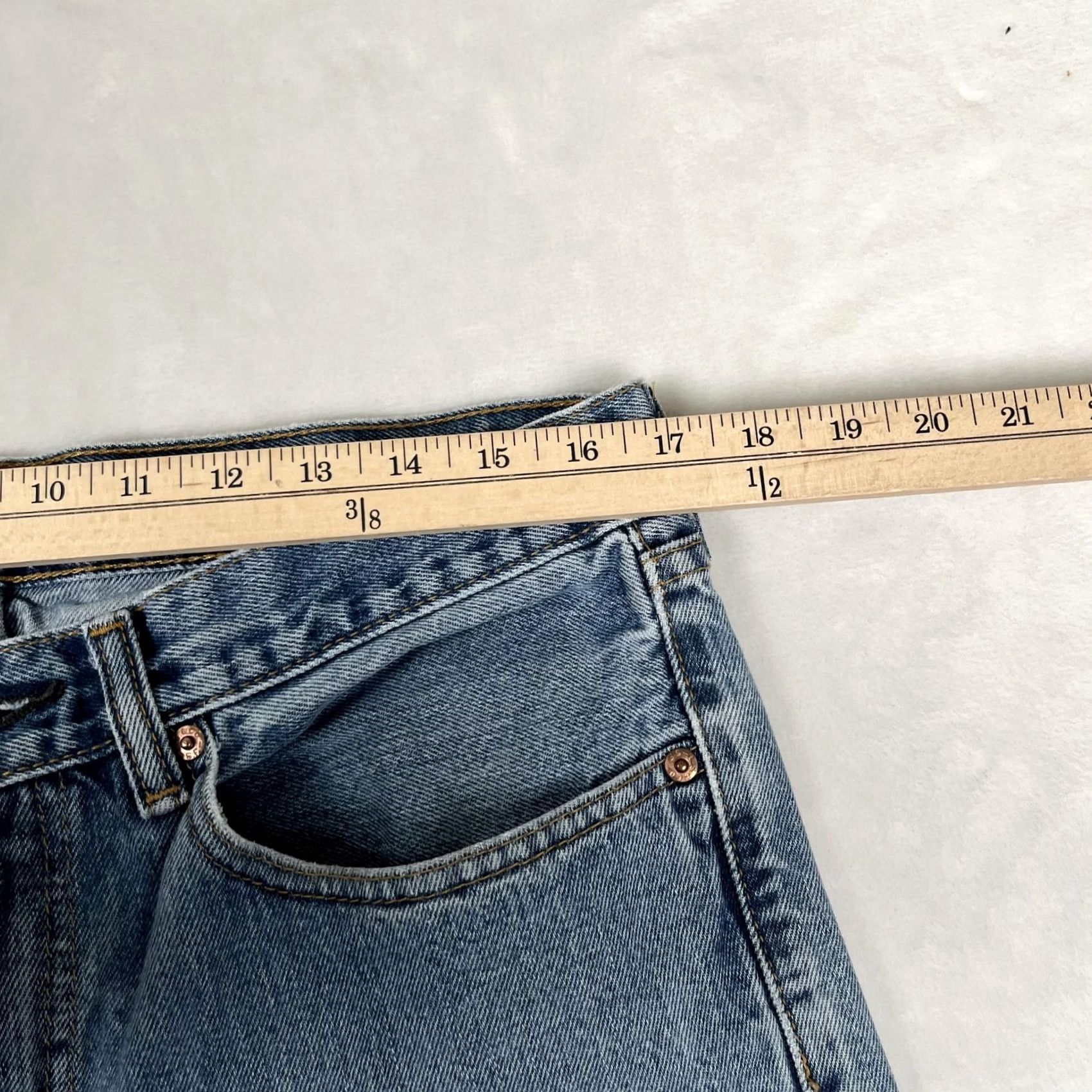Levi's Vintage Levi's 505 Jeans Mens 34x36 Blue Regular Straight Denim Medium Wash Y2K Size US 34 / EU 50 - 4 Thumbnail