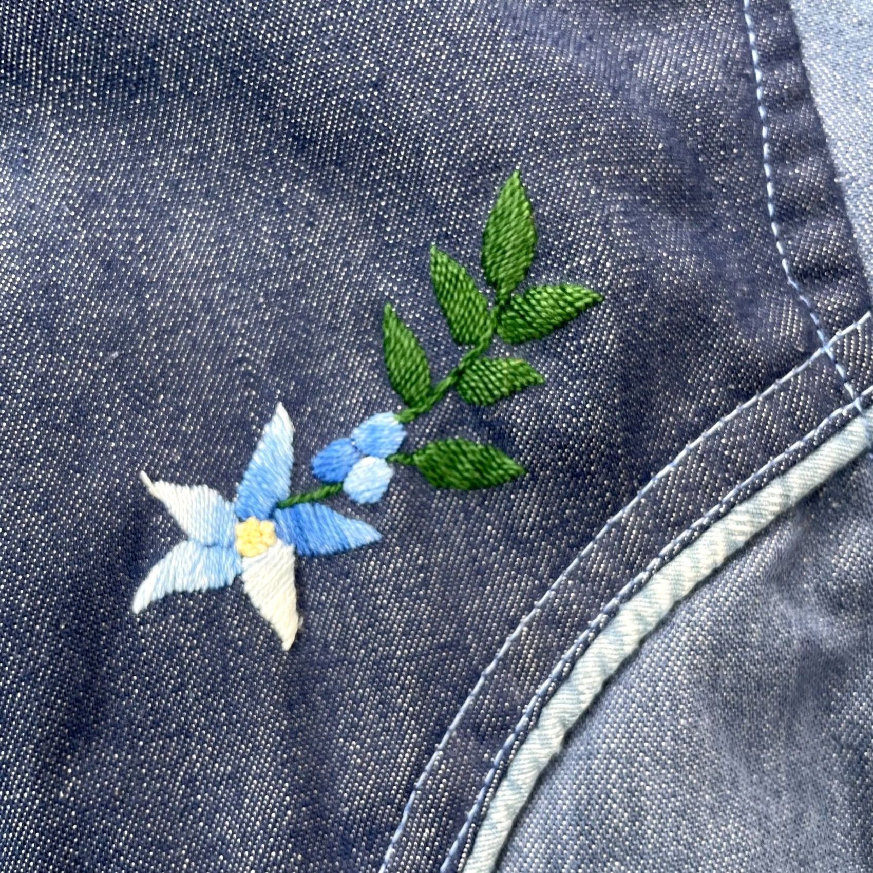 Vintage VTG Western Shirt Womens XL Blue Floral Embroidered Snap 70s Two Tone Denim Button-Up Casual Size XL / US 12-14 / IT 48-50 - 7 Thumbnail