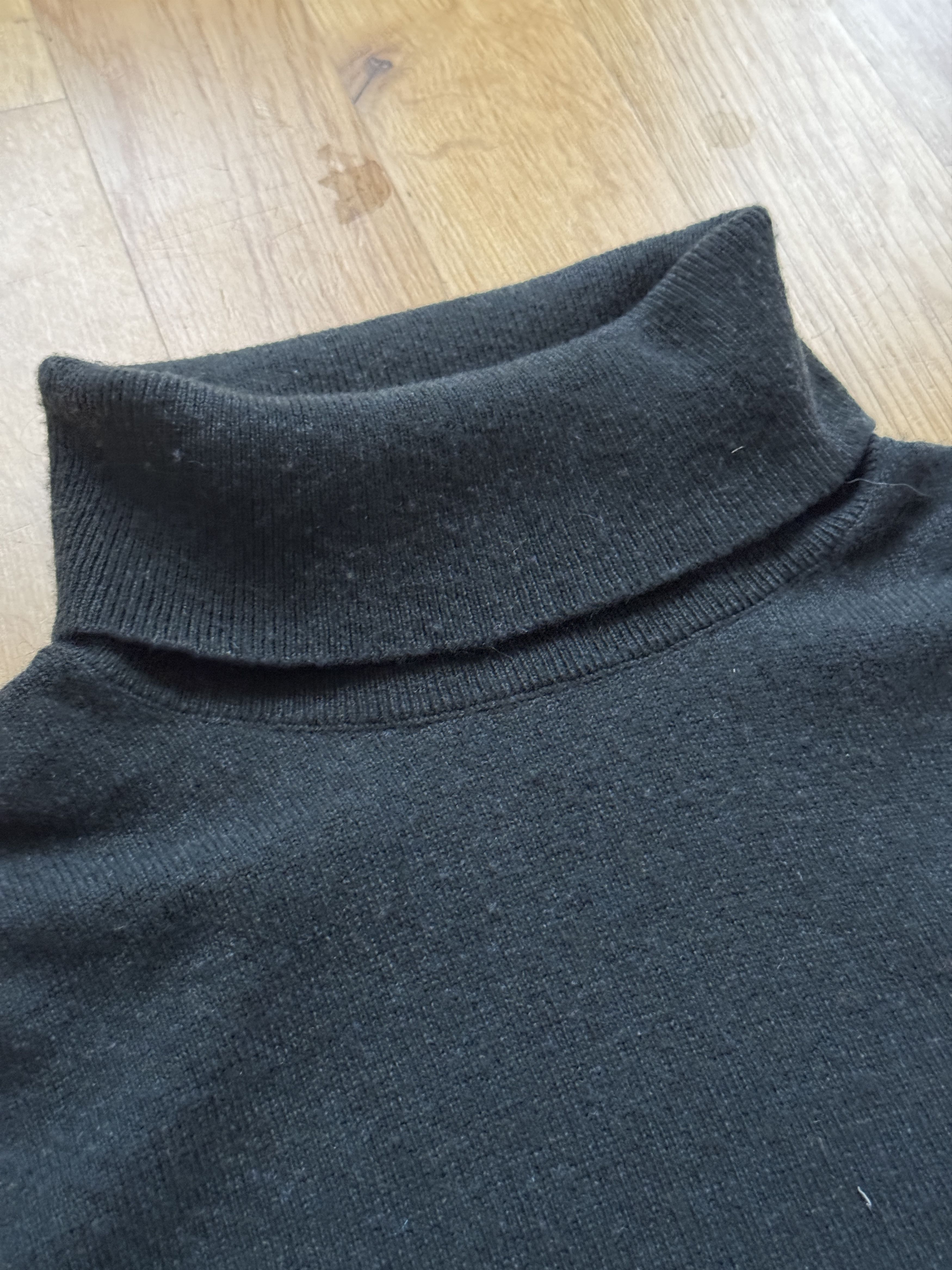 Cos COS Dark Turtleneck Wool Sweater Size US S / EU 44-46 / 1 - 3 Thumbnail