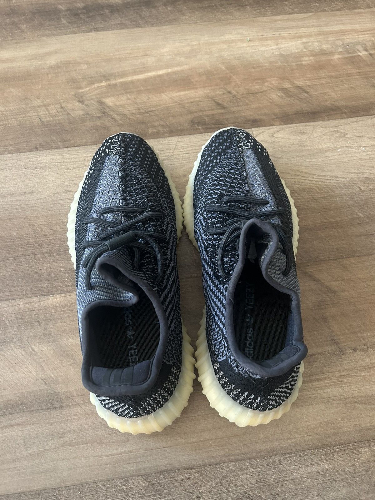Kanye West Yeezy Boost 350 v2 Carbon Size US 9 / EU 42 - 2 Thumbnail