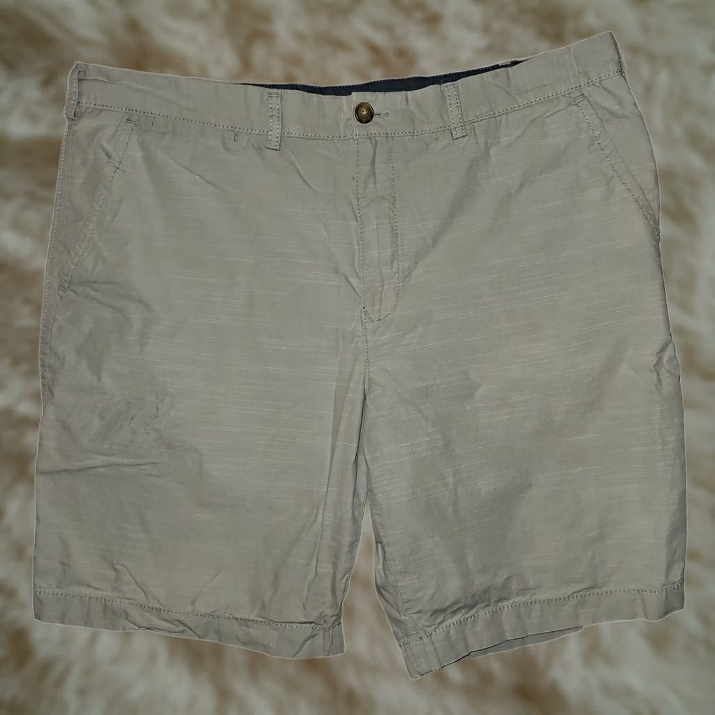 Tommy Hilfiger Tommy Hilfiger Shorts Mens 40 Gray Chino Men Weight Slash Pockets Casual Preppy Size US 40 / EU 56 - 1 Thumbnail