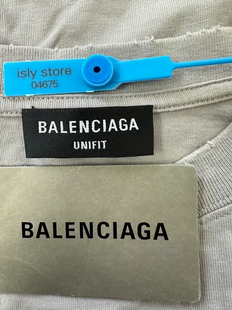 Balenciaga Balenciaga Letter Printed Hole Short Sleeve T-Shirt Size US S / EU 44-46 / 1 - 4 Thumbnail