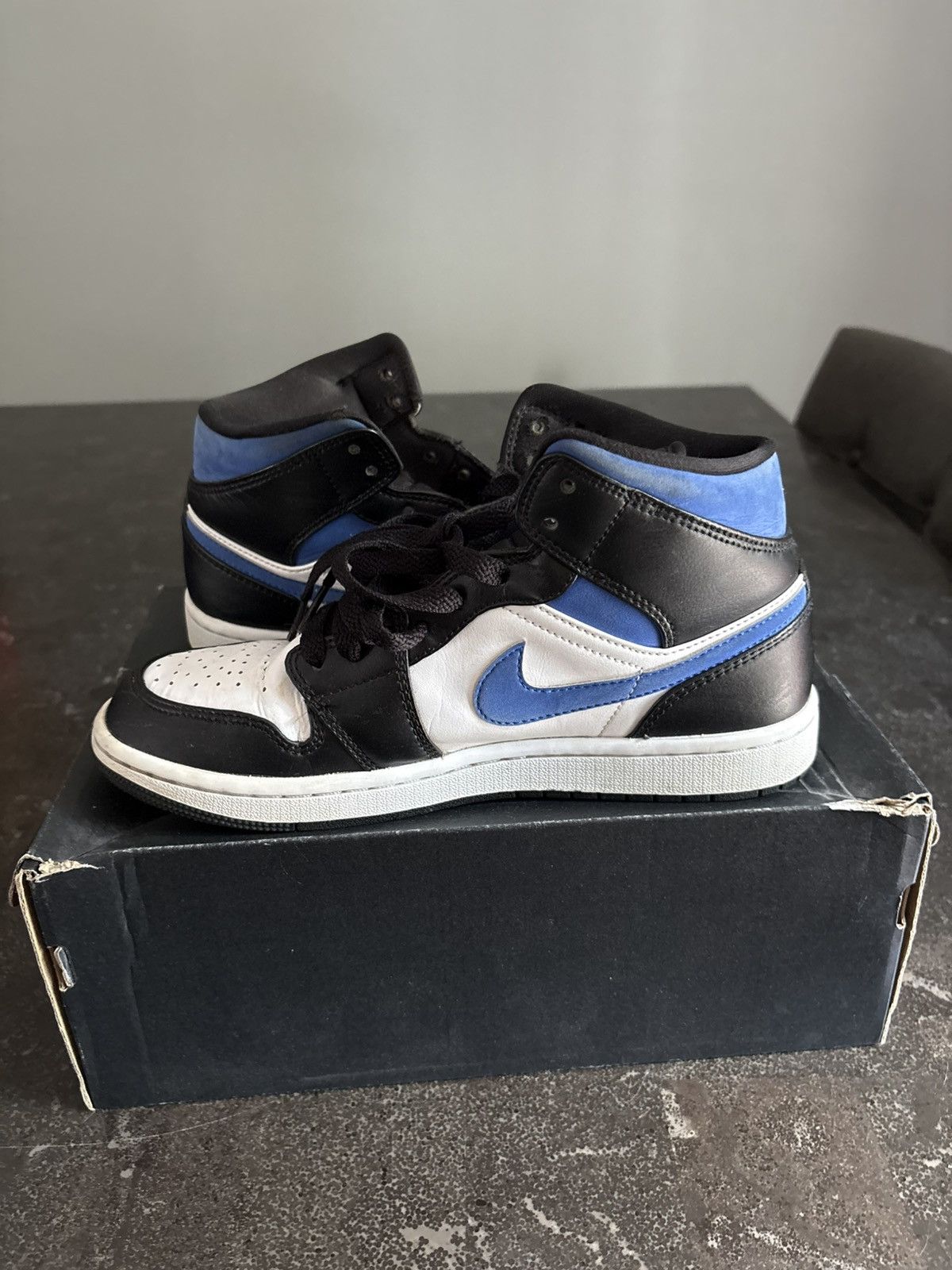 Other Jordan 1 royal blue mid Size US 7 / EU 40 - 2 Thumbnail