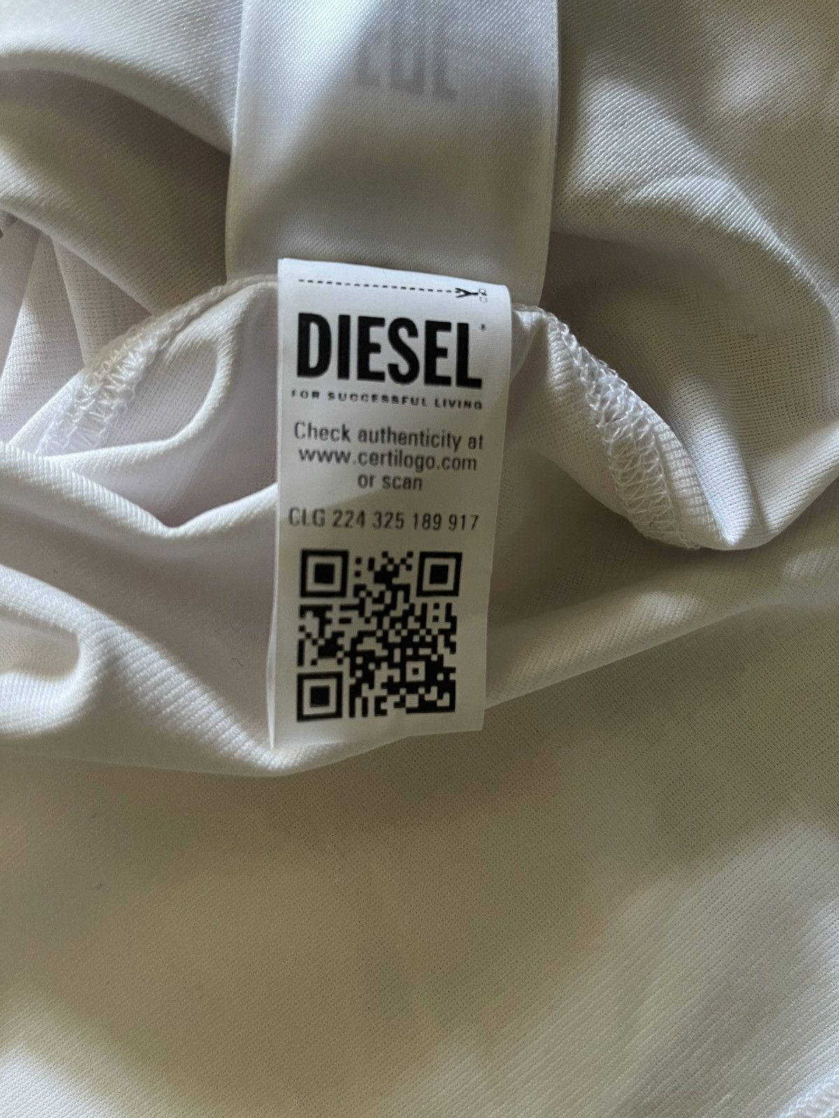 Diesel Diesel Amtee- Jensen- Ht17 reflective logo Size US M / EU 48-50 / 2 - 4 Thumbnail