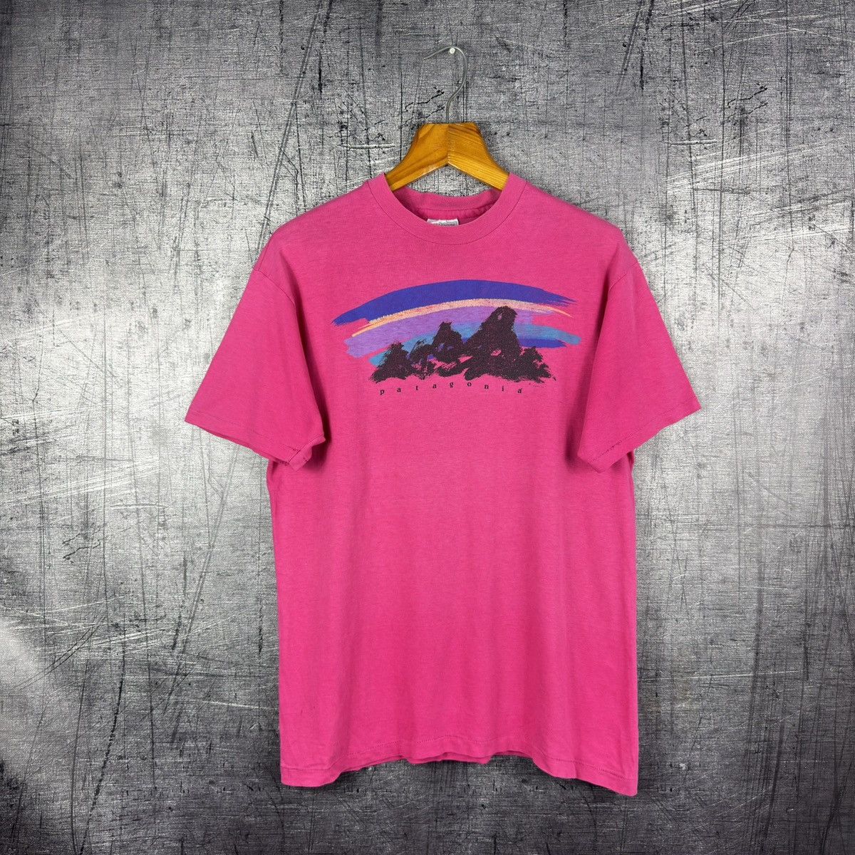 Patagonia RARE 1980s Patagonia Hanes Paintbrush Logo T-Shirt Tee old Size US L / EU 52-54 / 3 - 1 Thumbnail