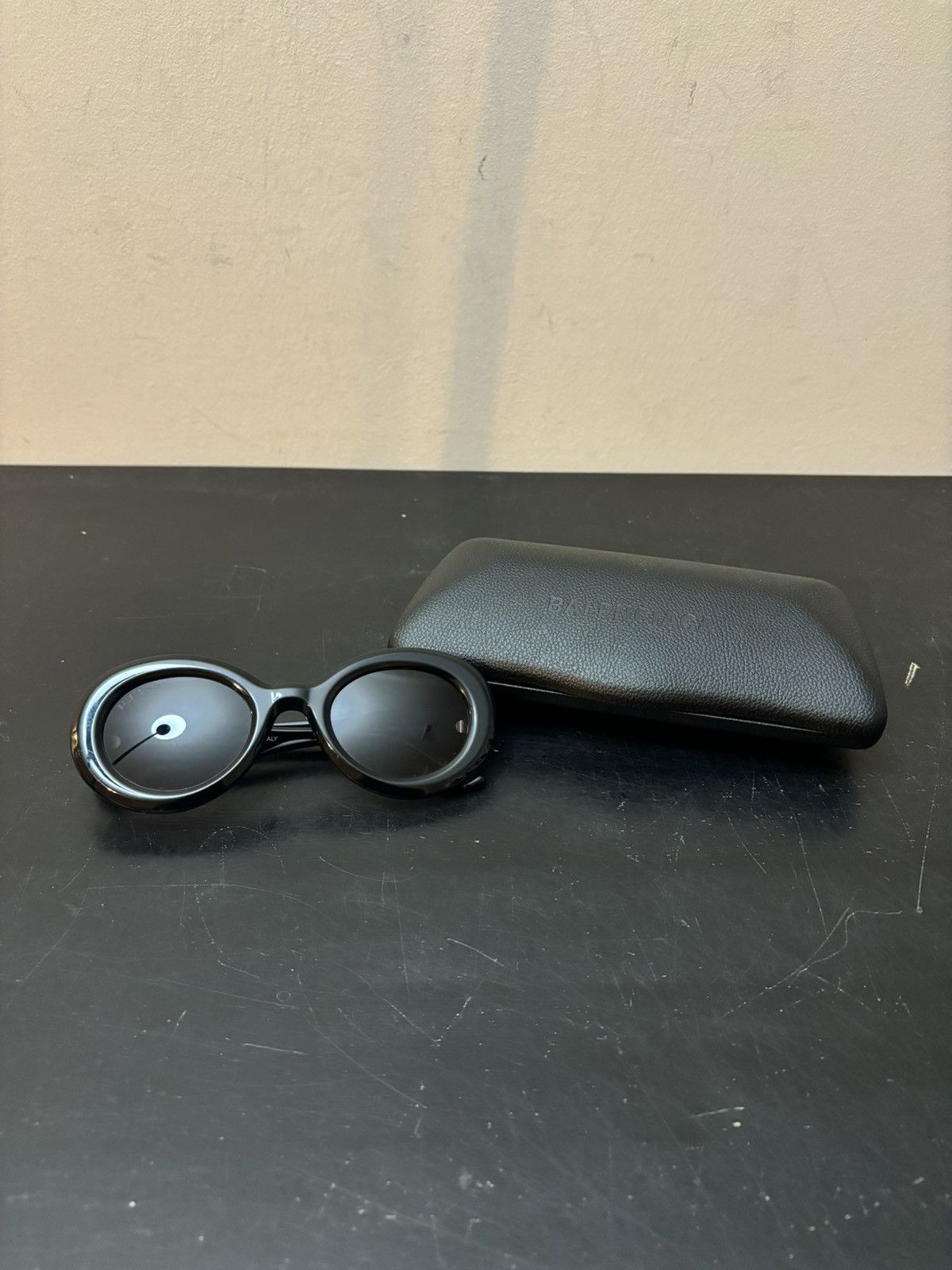 Balenciaga Balenciaga Oval Plastic Frame Logo Sunglasses Black Size ONE SIZE - 1 Thumbnail