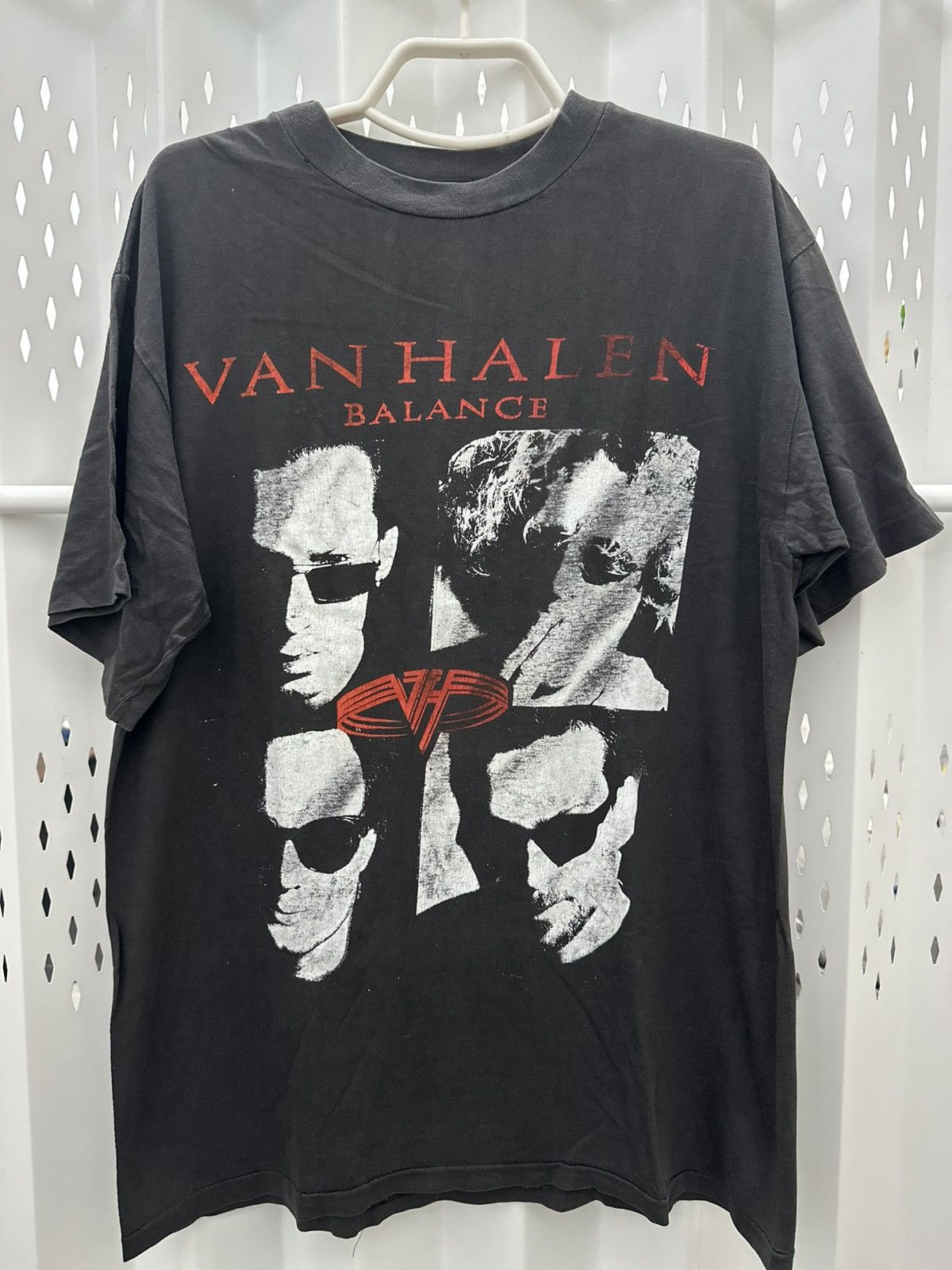 Band Tees Vintage 90’s Van Halen Balance Tour Tshirt Size US XL / EU 56 / 4 - 1 Thumbnail