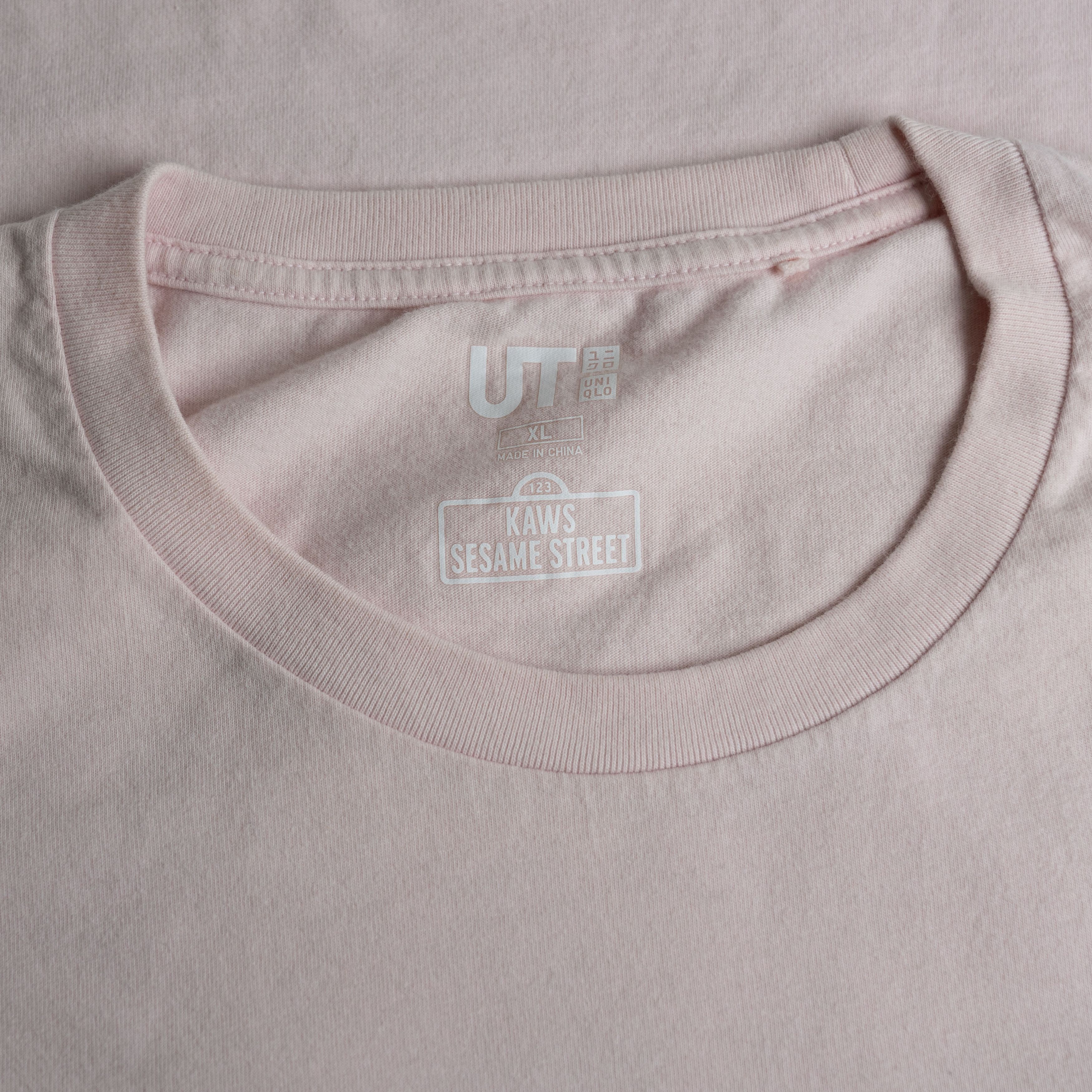 Kaws × Uniqlo Kaws Uniqlo Sesame Street Elmo Tee Shirt Size US XL / EU 56 / 4 - 3 Thumbnail