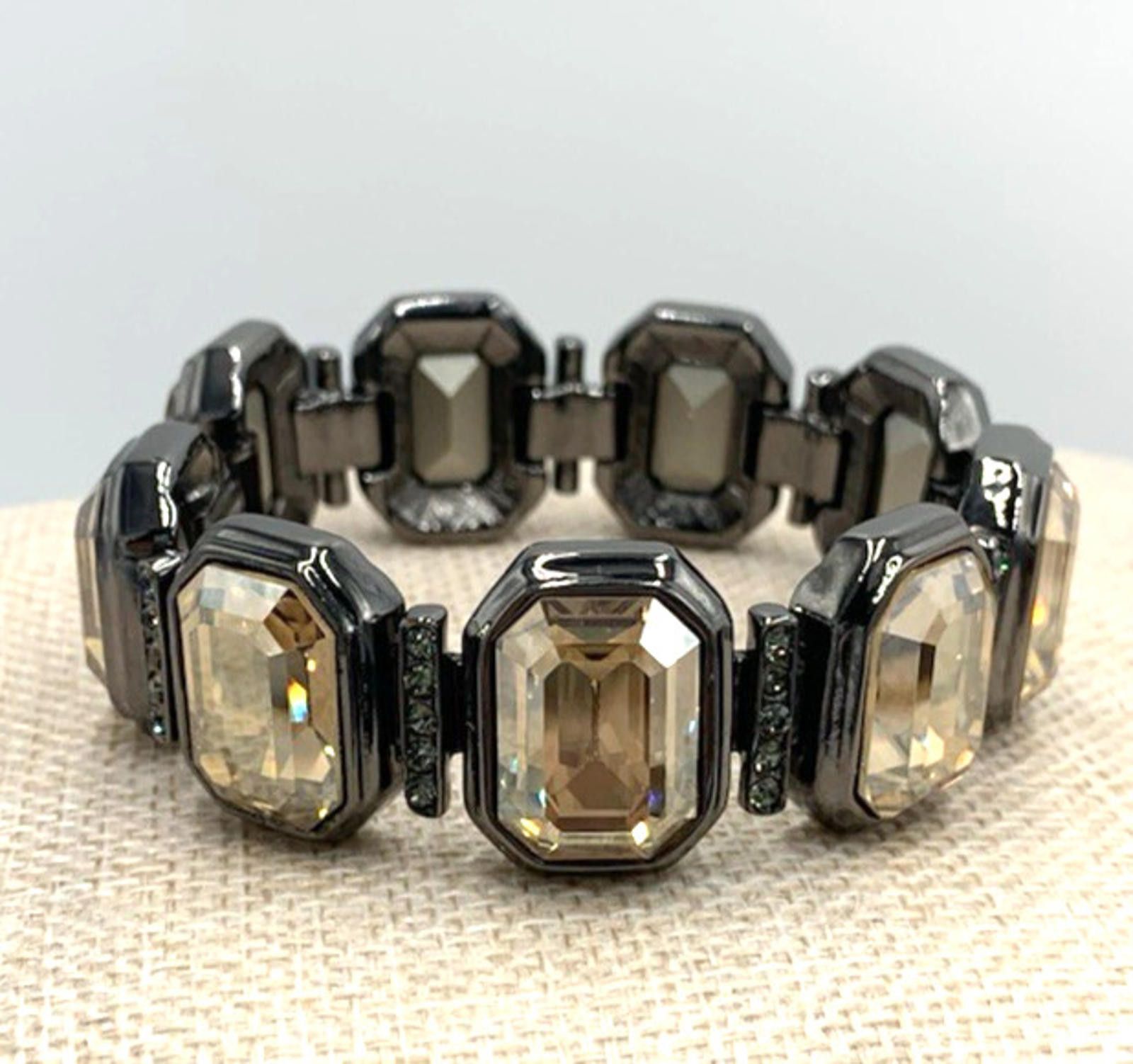 Other Judith Leiber Champagne Tone Rhinestone Runway Bracelet Size ONE SIZE - 1 Thumbnail