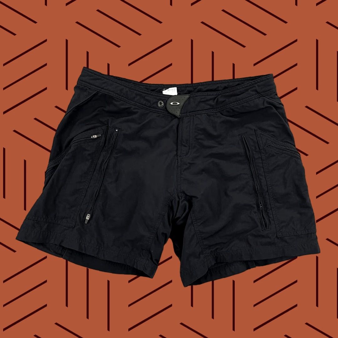Oakley OAKLEY Shorts Mens L 7" Black Lined Padded Cycling Y2K Breathable Pockets 100% Nylon Solar Layered Activewear Sports Mens Size US 33 - 1 Thumbnail