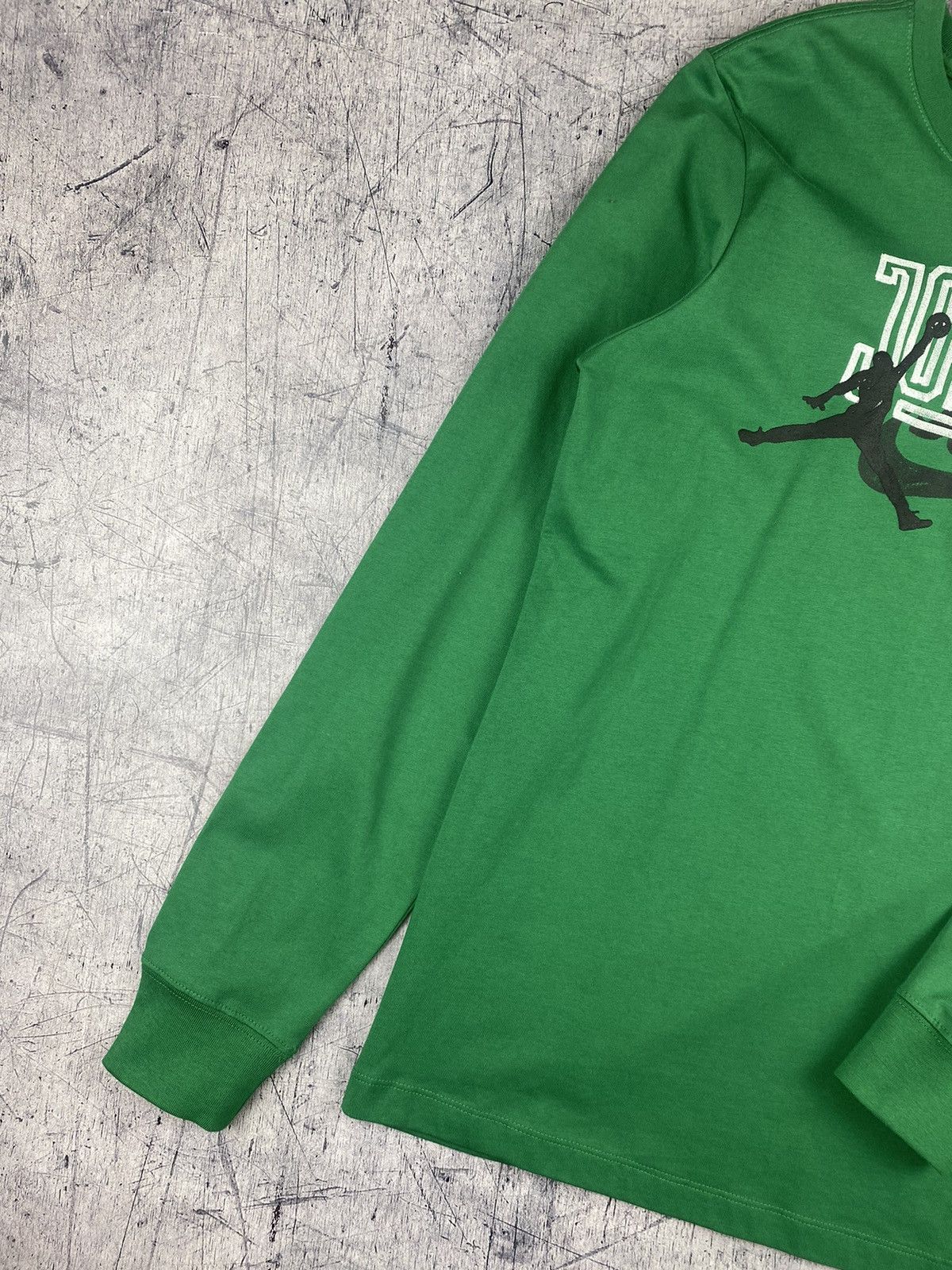 Jordan Brand × Nike Nike Air Jordan Big Logo Long Sleeve Size S Size US S / EU 44-46 / 1 - 3 Thumbnail