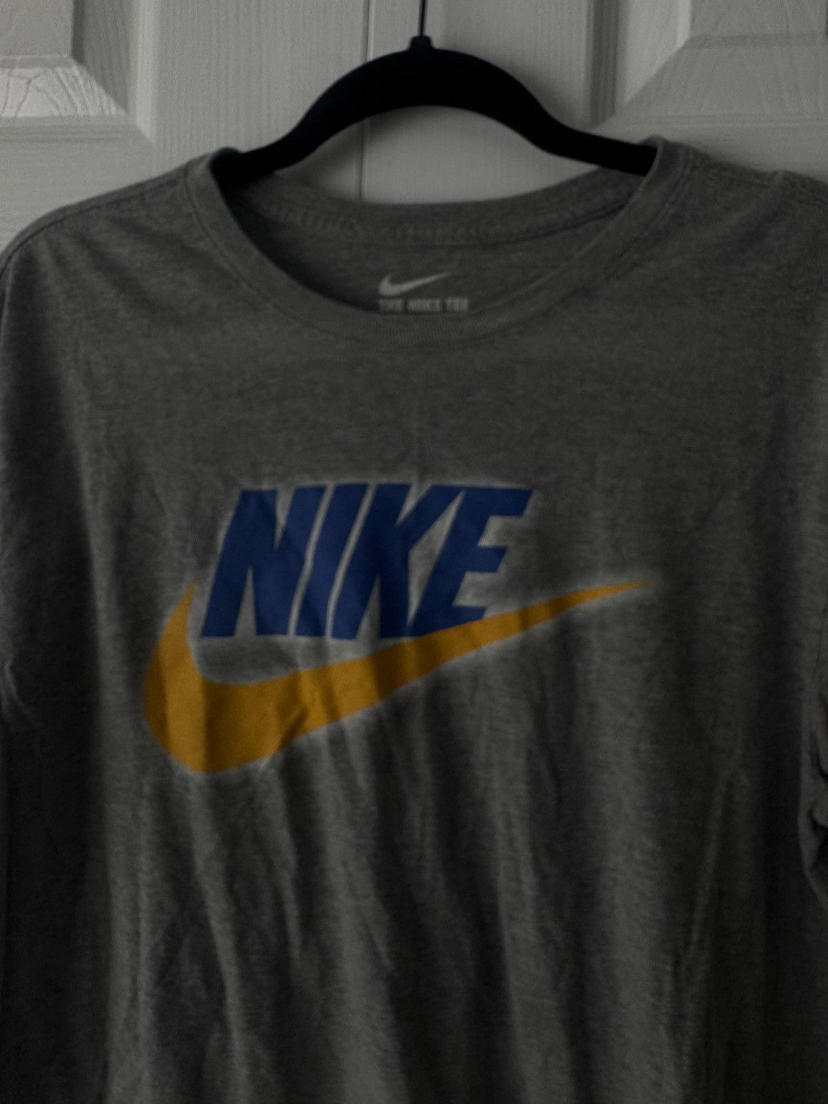 Nike Nike T-Shirt Men's Gray with Blue and Yellow Nike Logo Size US L / EU 52-54 / 3 - 3 Thumbnail