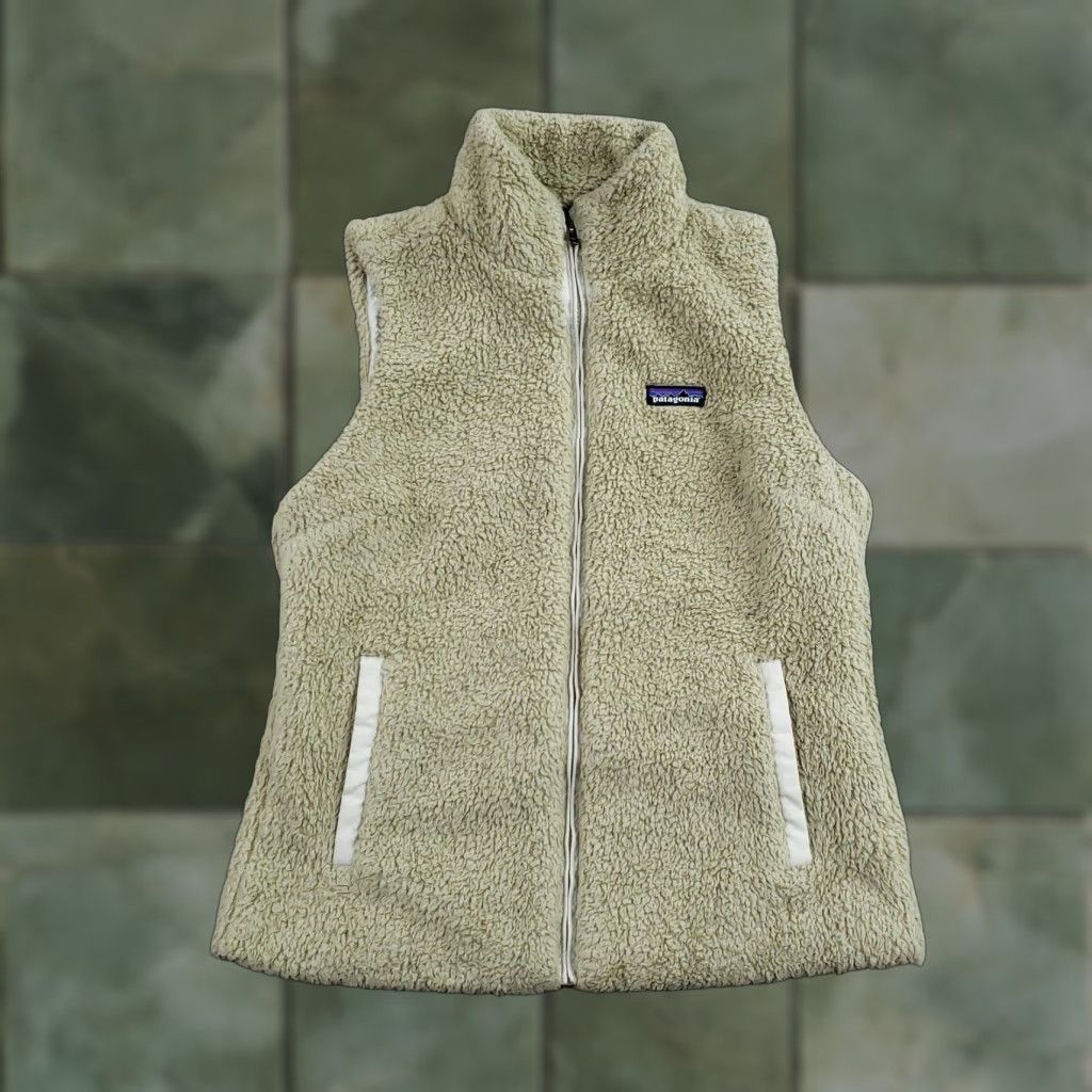 Patagonia Patagonia Vest Womens Large Beige Fleece Sherpa Zip Pockets Outerwear Size L / US 10 / IT 46 - 1 Thumbnail